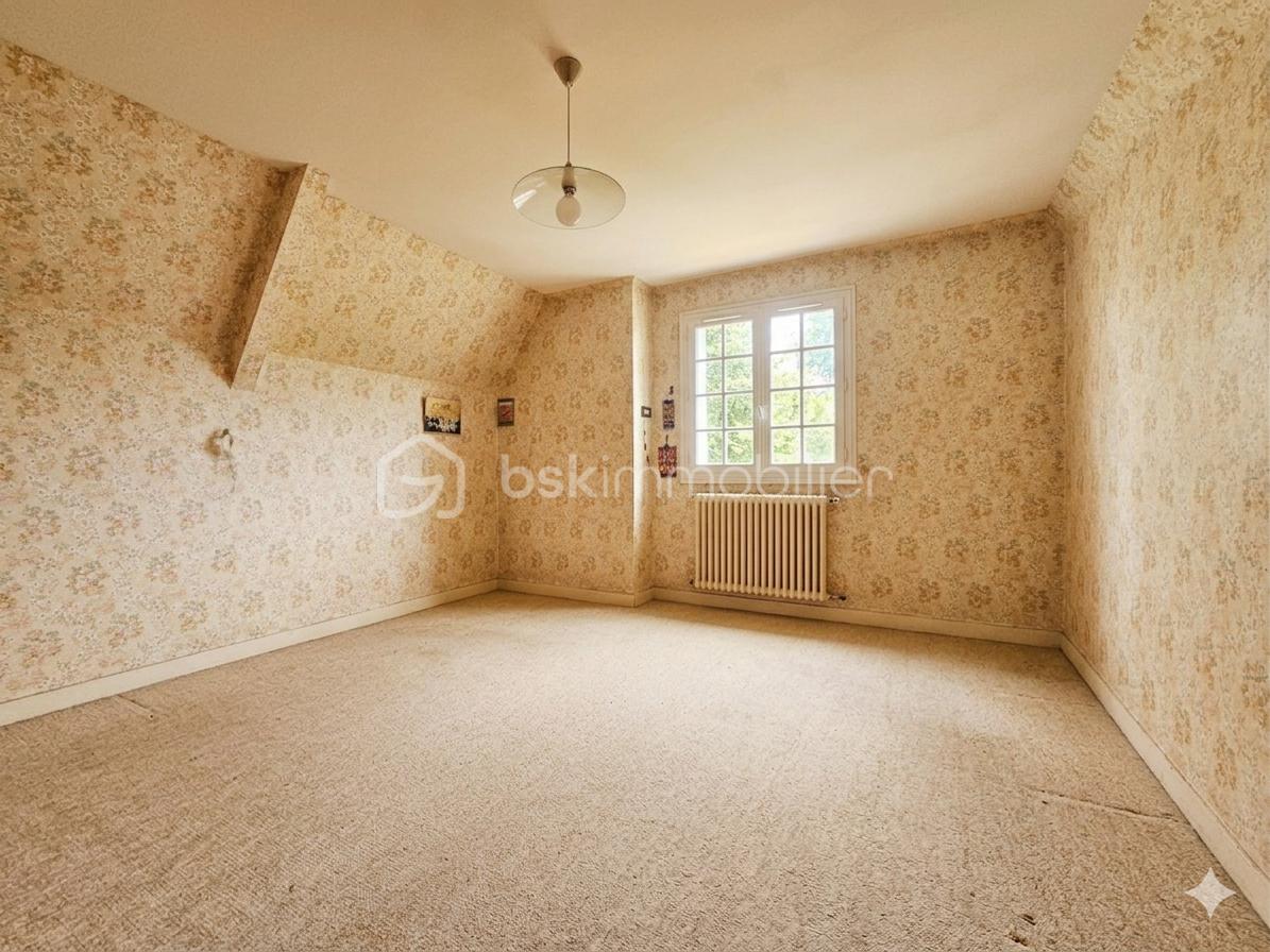 Chambre etage vidée.png