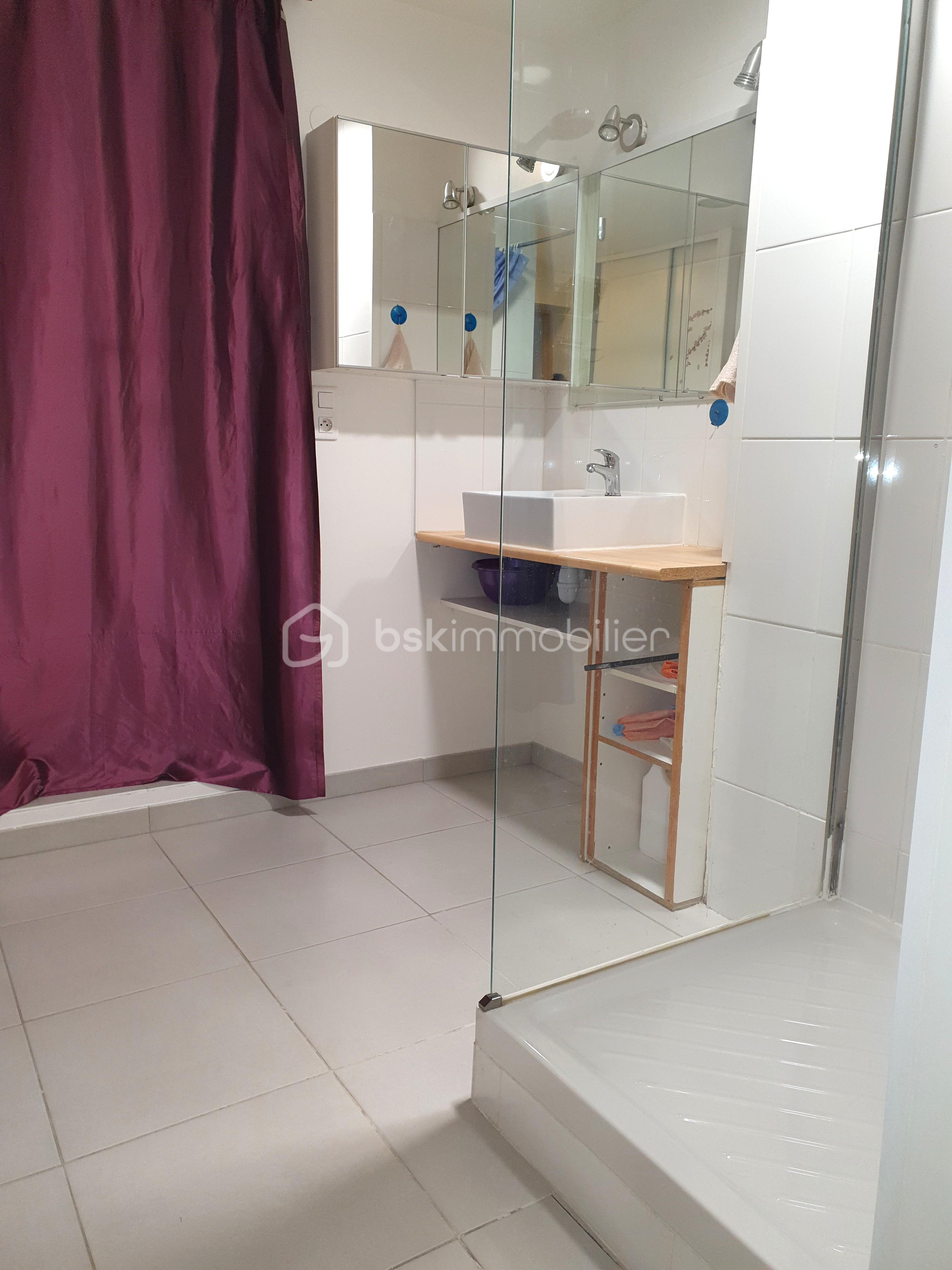 Appartement de 76,65 m² - 17_salle d'eau-wc1.jpg