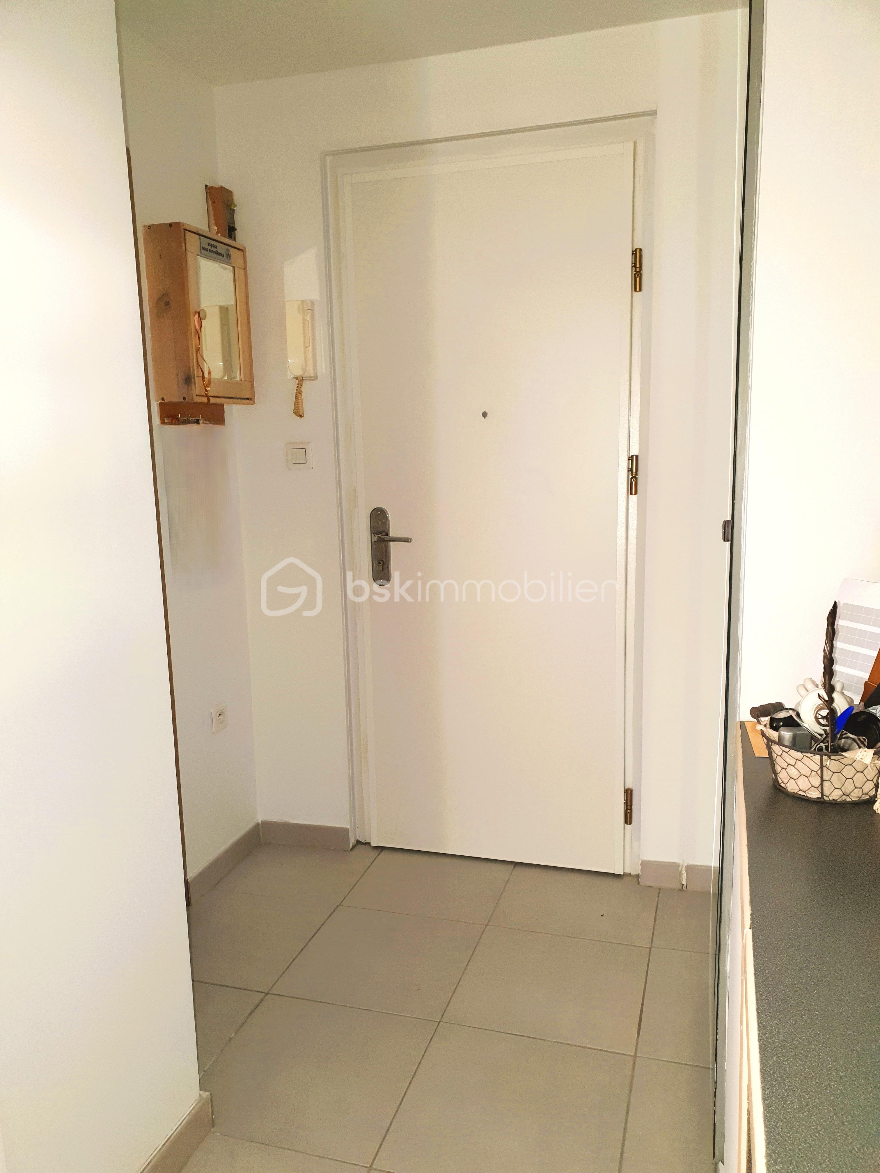 Appartement de 76,65 m² - 1_entrée.jpg