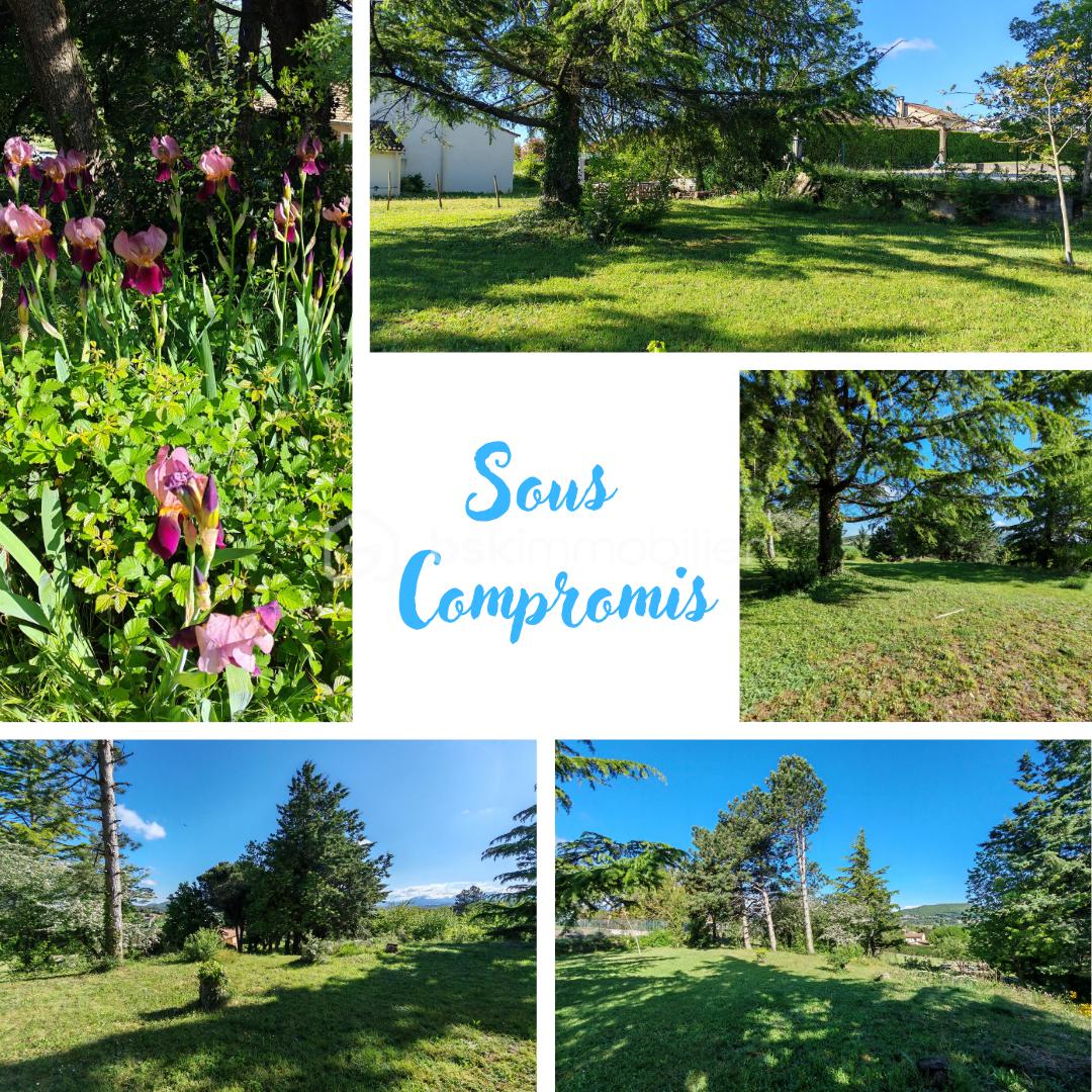 Terrain de 1 053 m² - Post Instagram Immobilier Minimaliste sombre.png