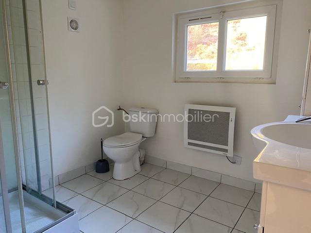 Maison ancienne de 100,35 m² - salle de douche.jpg