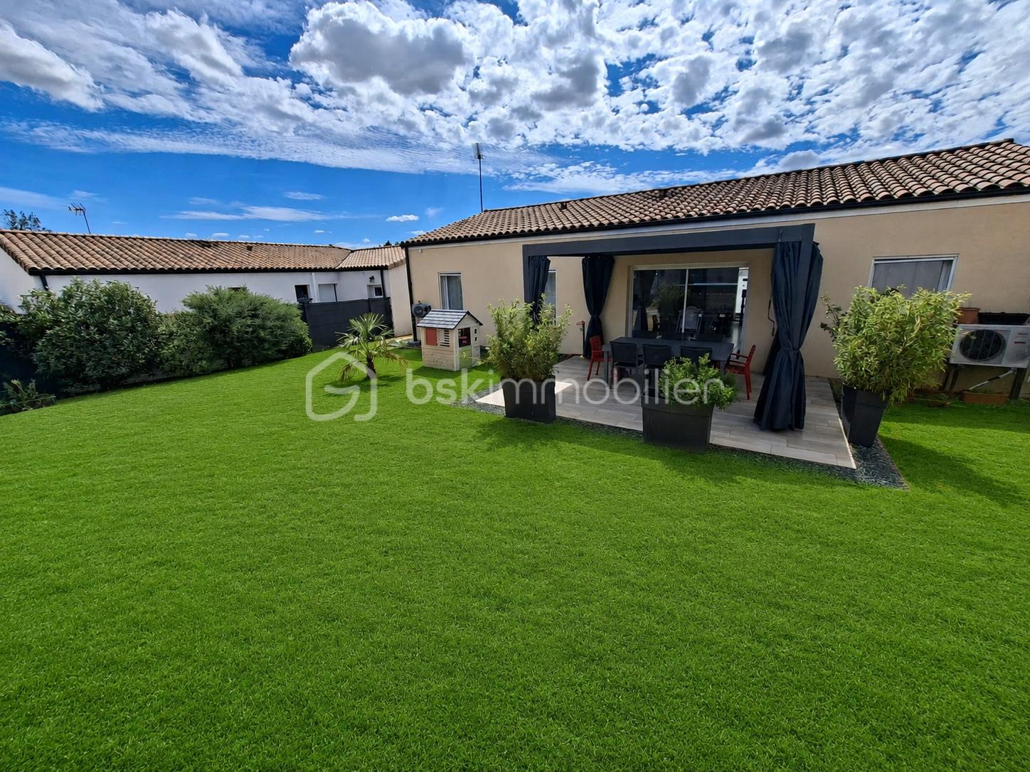 vue maison depuis piscine.png