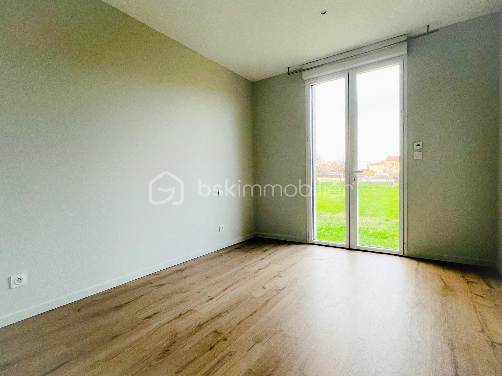 CHAMBRE PORTE FENETRE 2.jpg