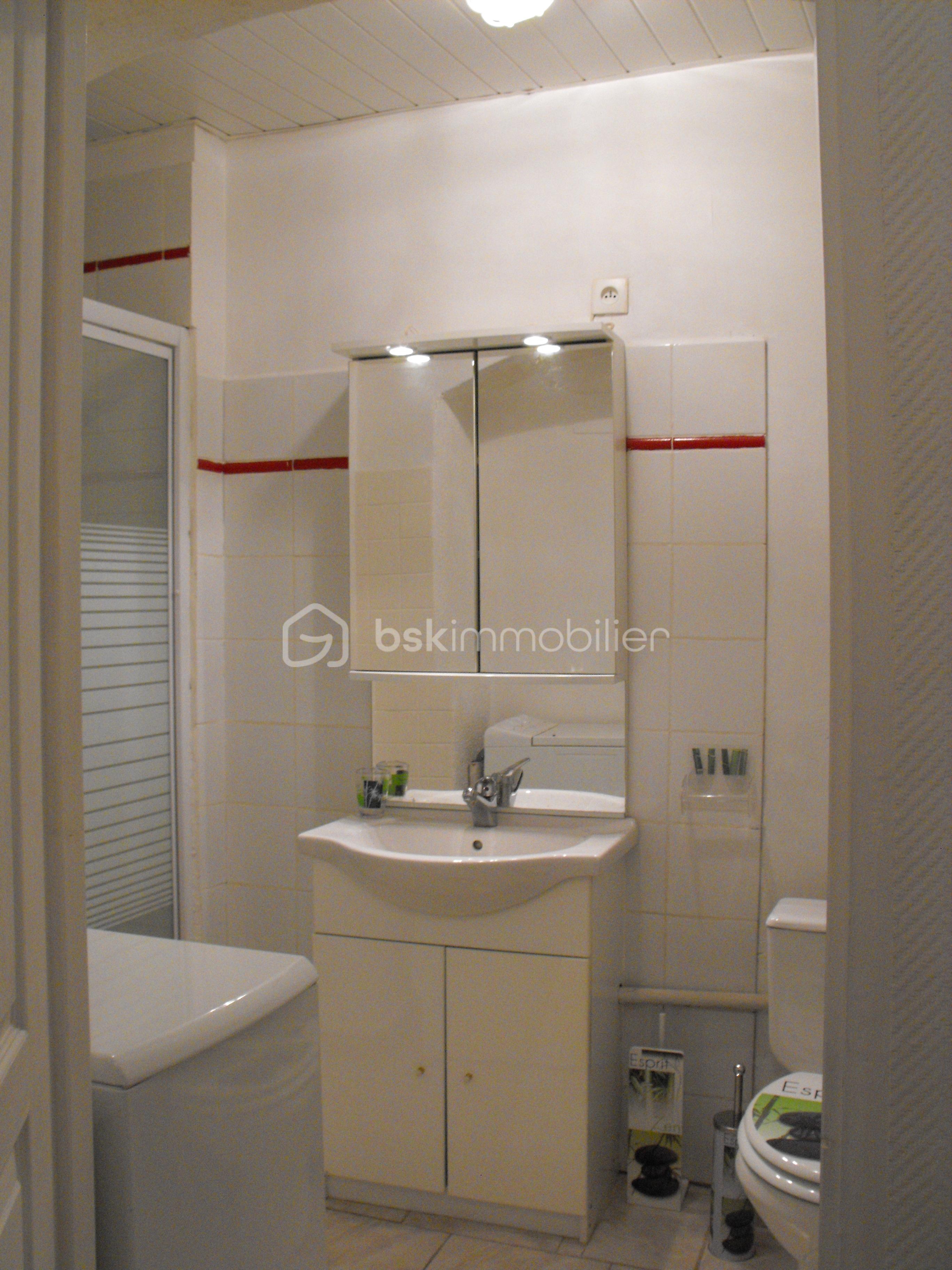 Immeuble de 355 m² - salle de bain 2.JPG