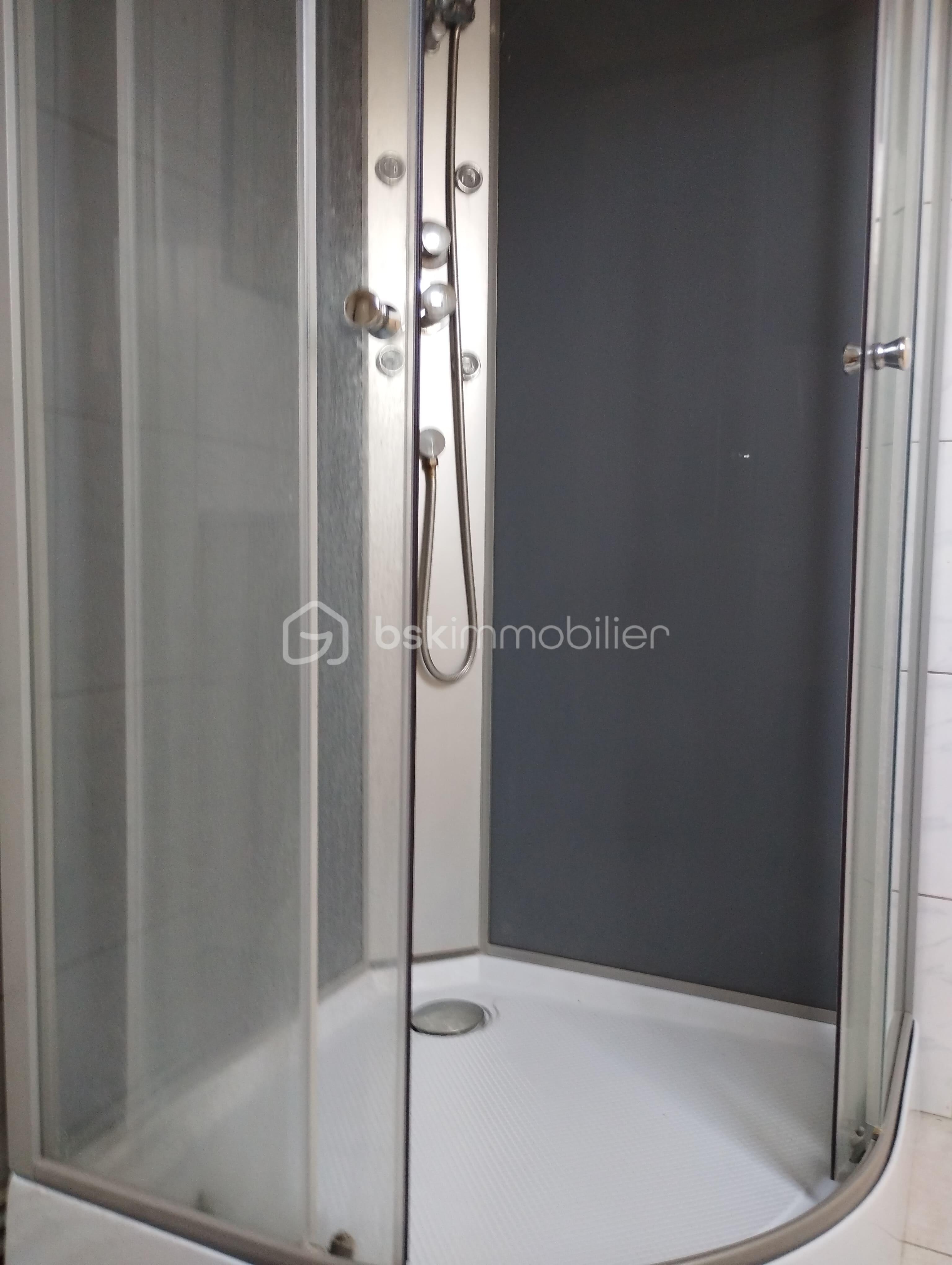 Douche 1er étage.jpg