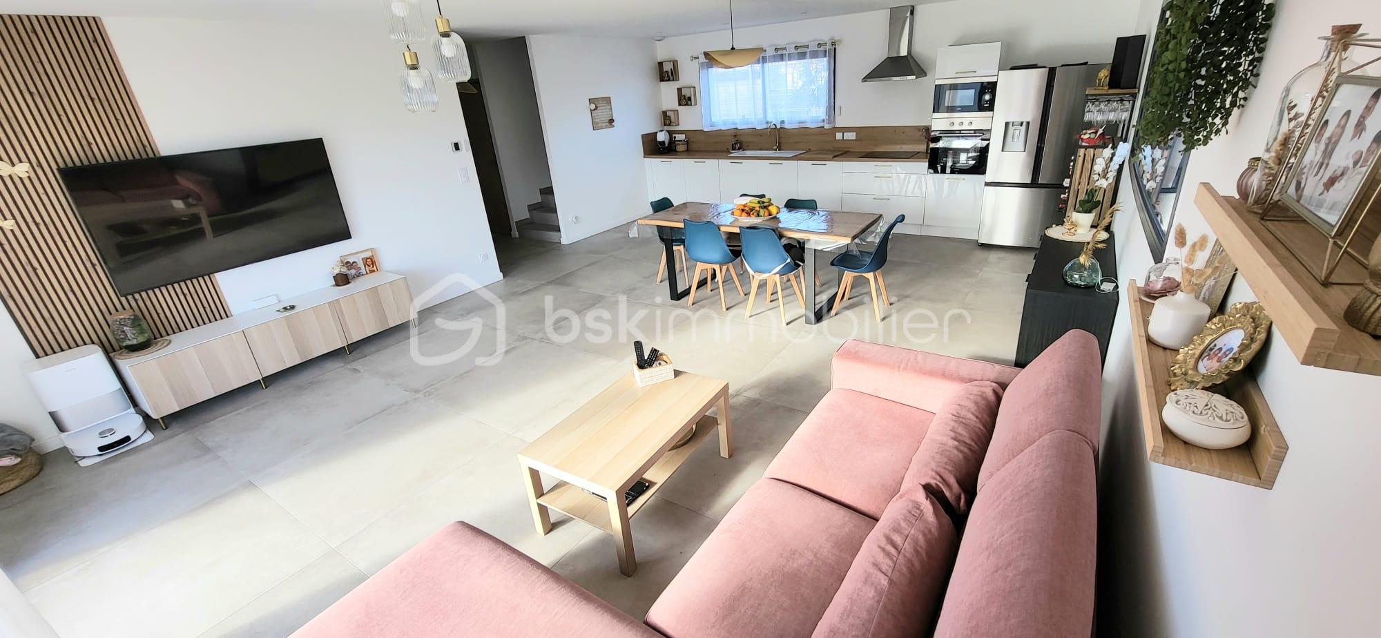 Maison de 110 m² - sejour cuisine2.jpeg