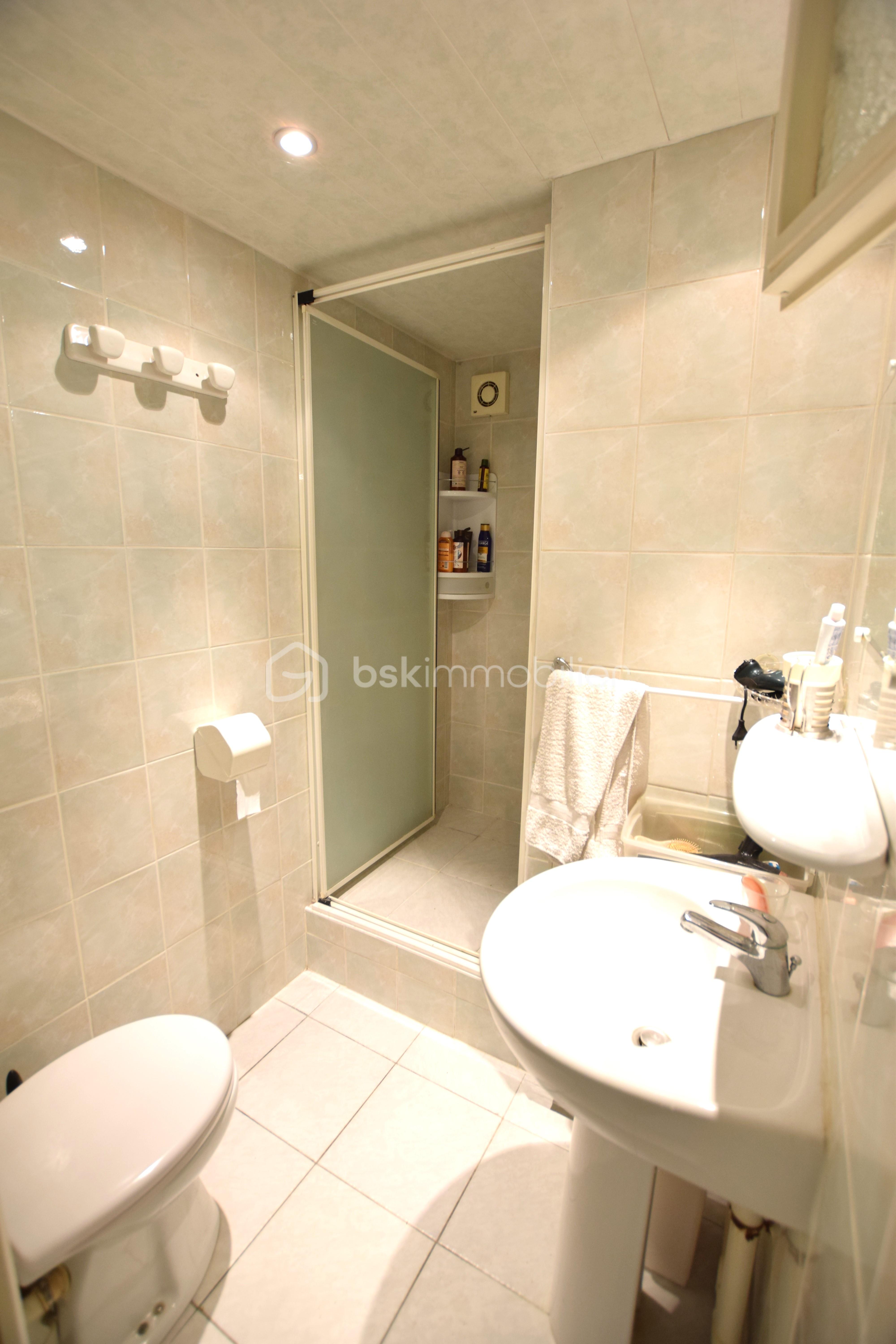 Maison de 90 m² - SALLE D'EAU BIS.JPG