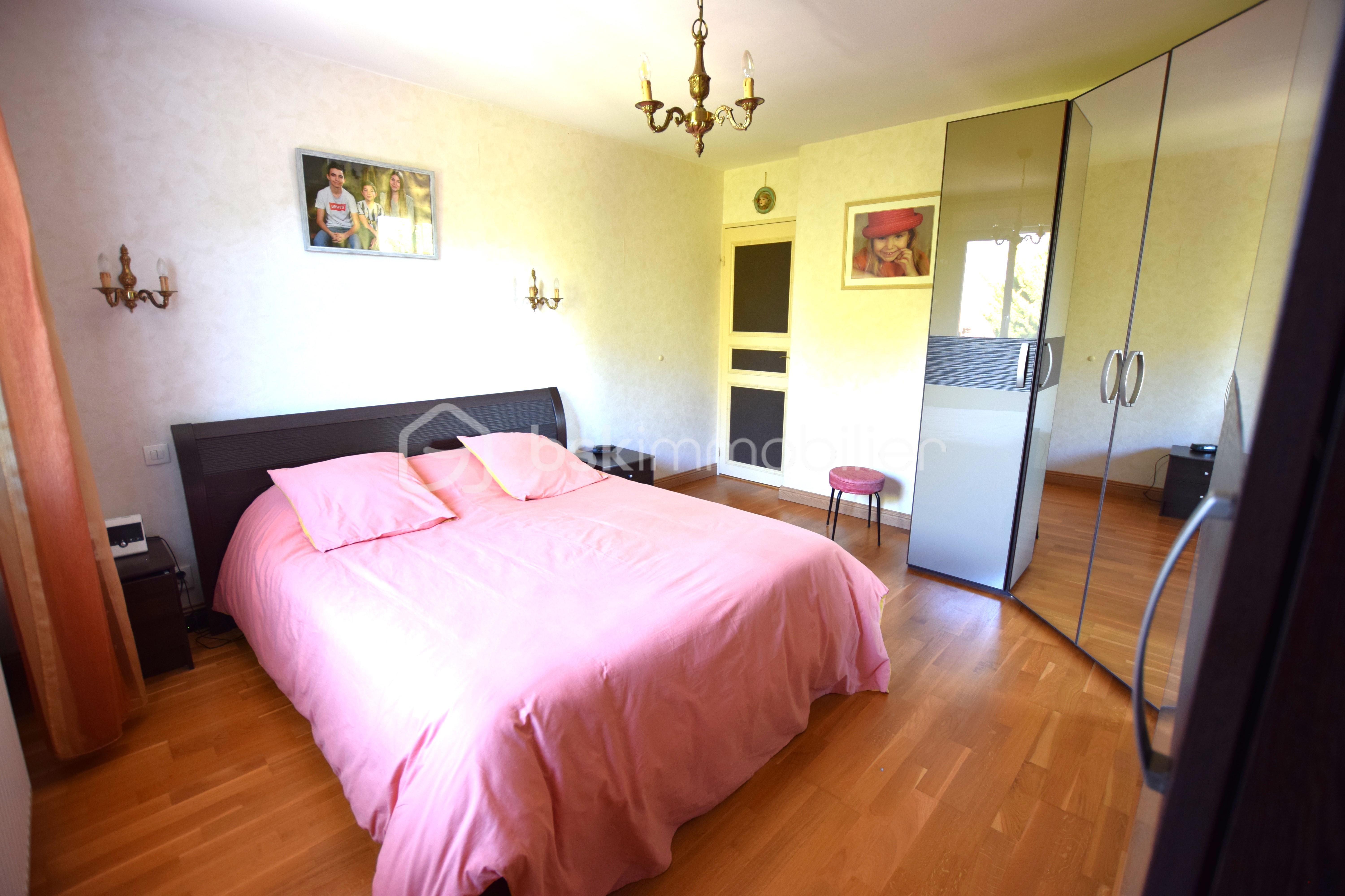 Maison de 90 m² - CHAMBRE .JPG