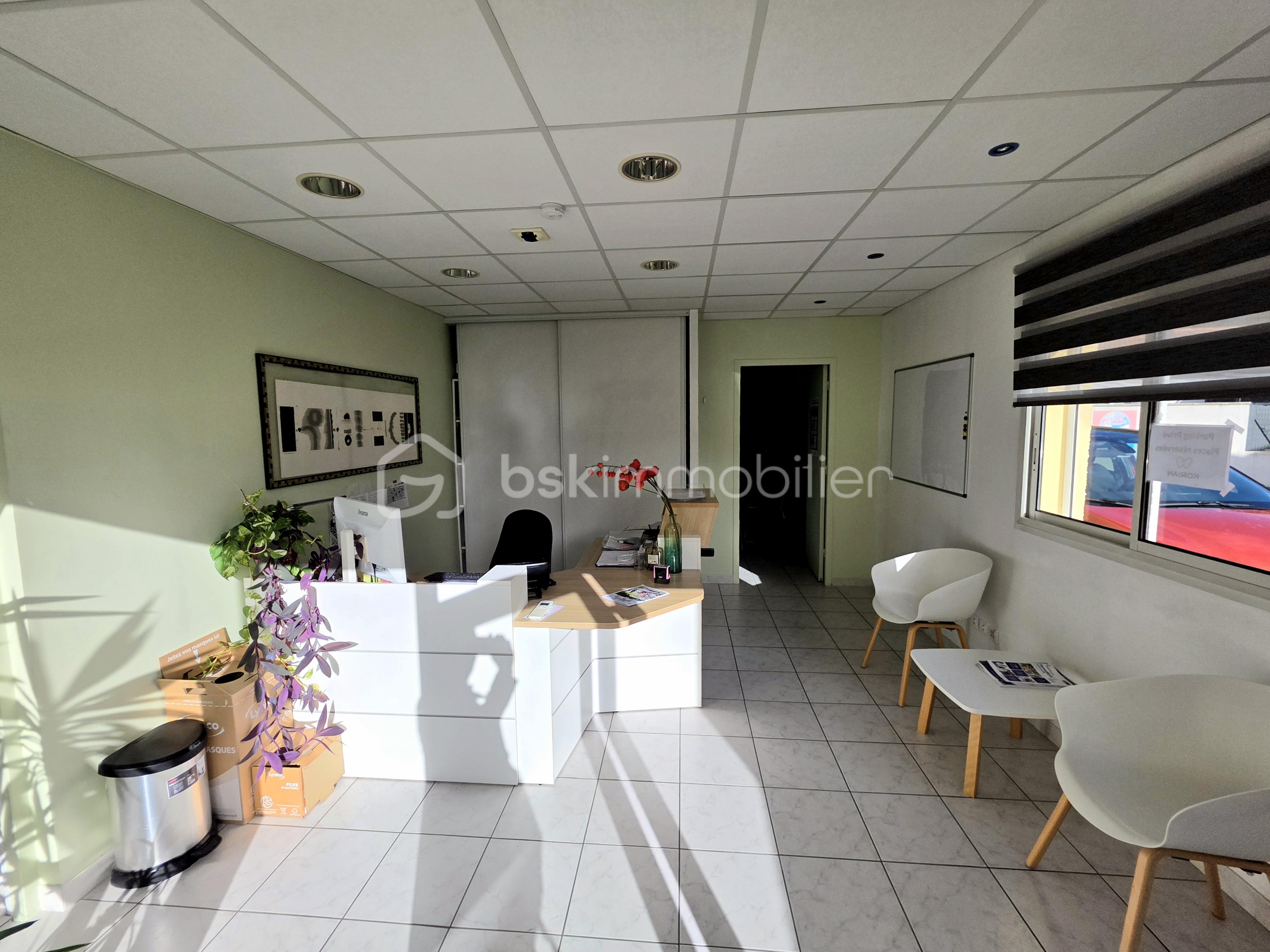 Bureau de 261 m² - 20251024_103508.jpg