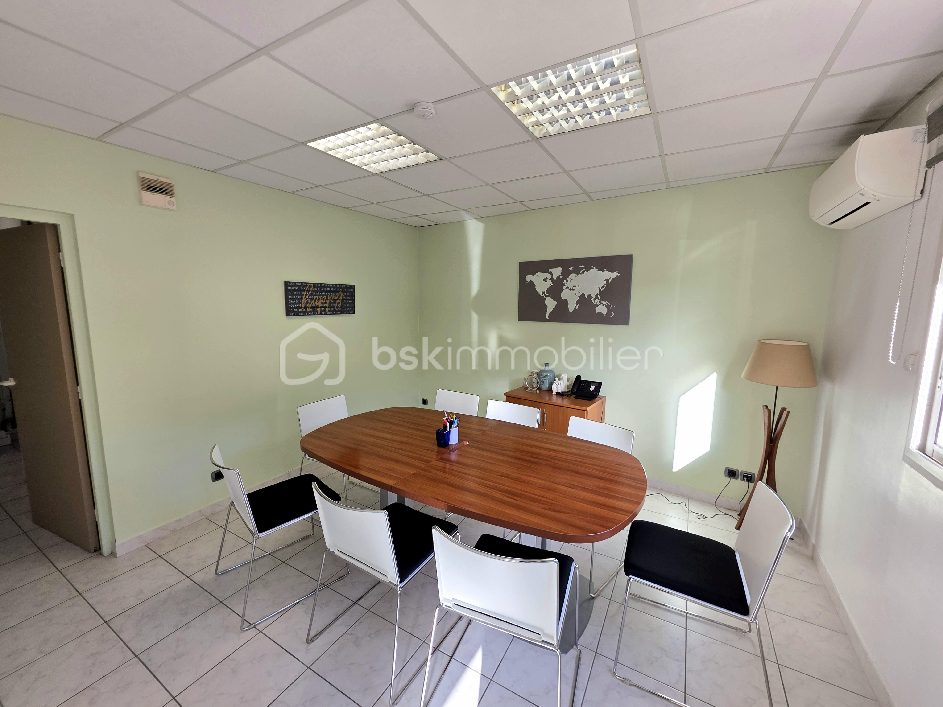 Bureau de 261 m² - 20251024_103836.jpg