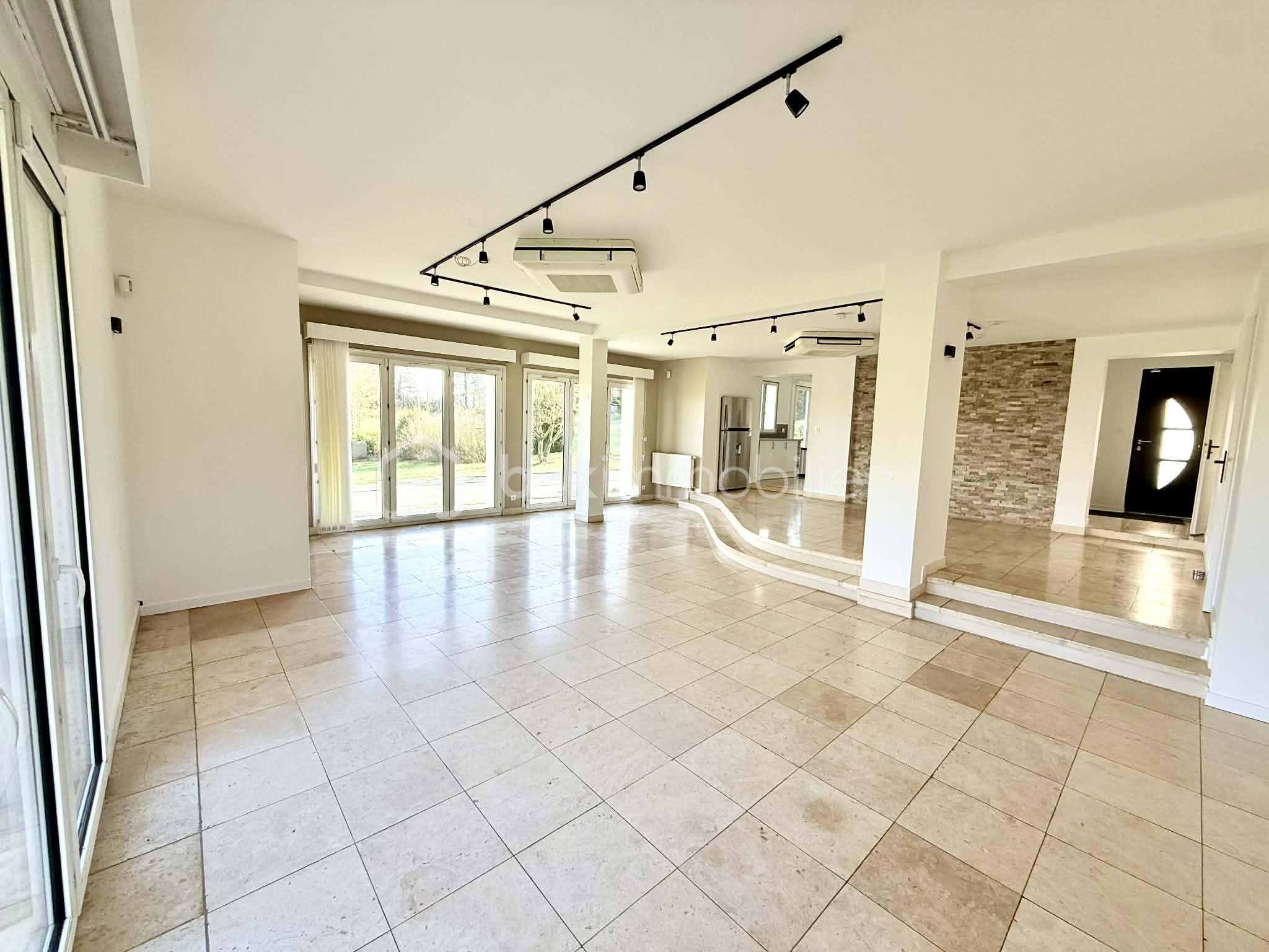 Maison de 195 m² - a614972d-8577-4fe7-8a8b-0ab898004dbd.jpg