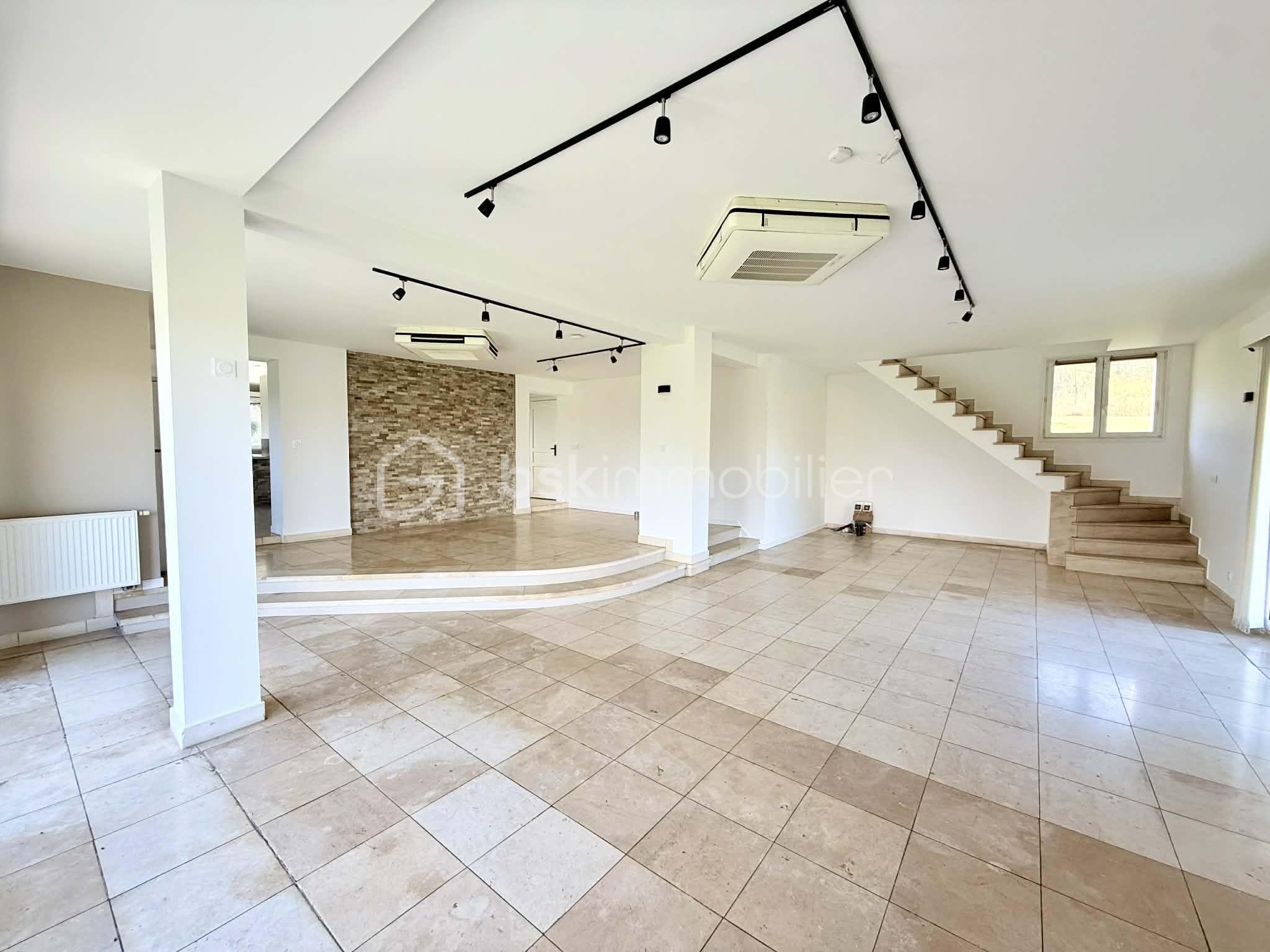 Maison de 195 m² - ab1a12e7-128c-476e-b86b-8f22e3ea4306.jpg