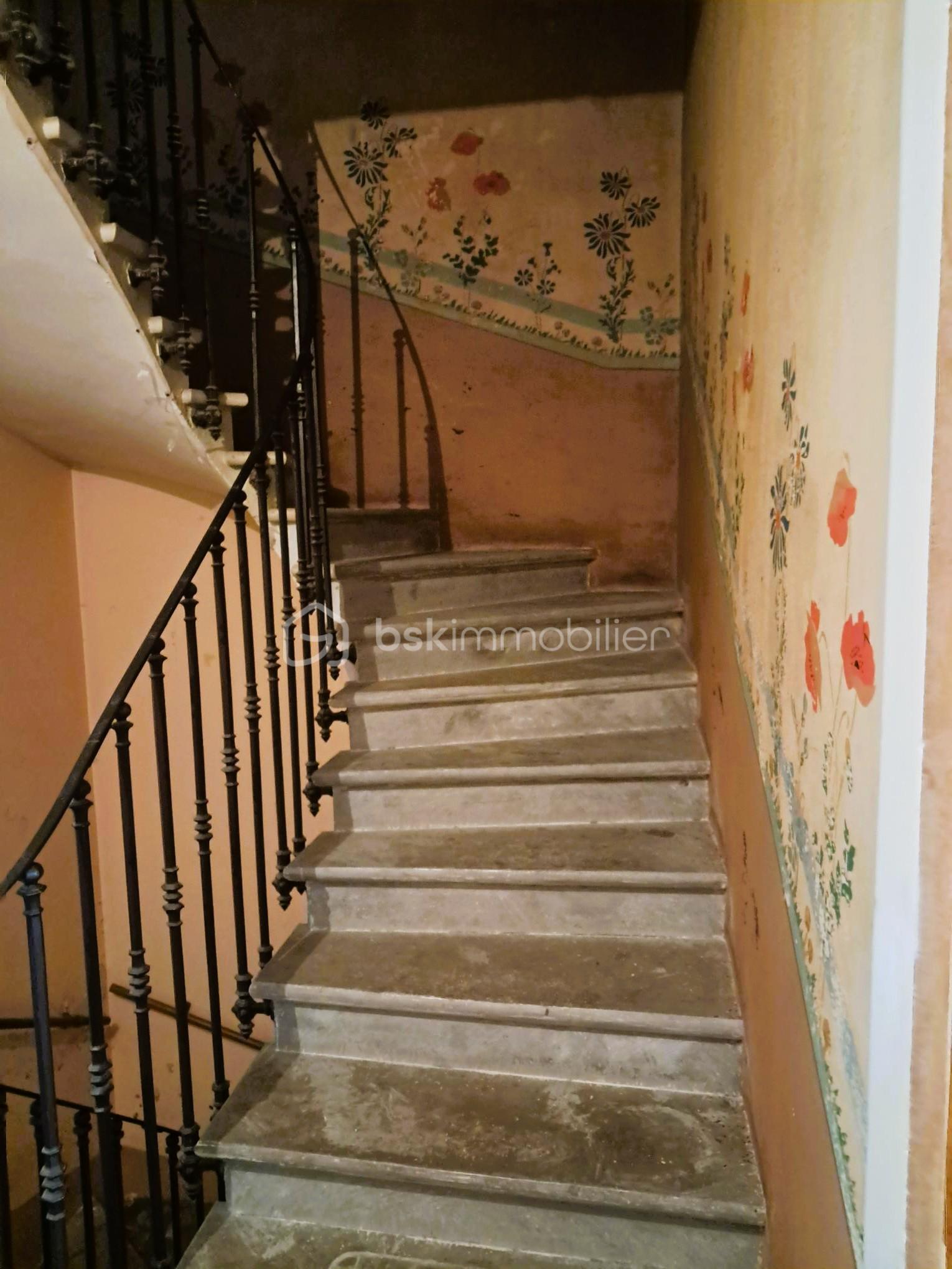 Demeure de 306 m² - 14bis - escalier.jpg