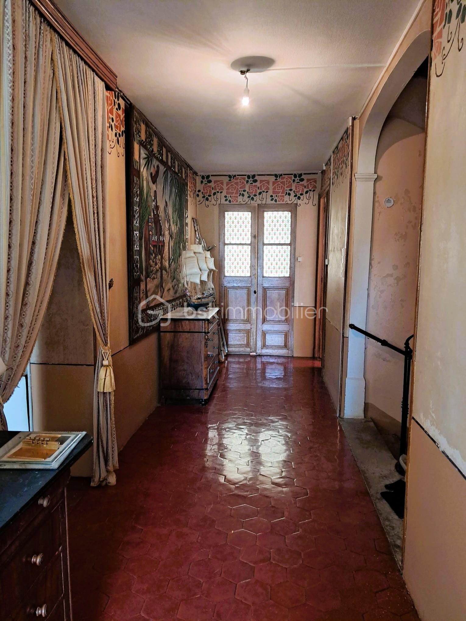 Demeure de 306 m² - 19bis - couloir.jpg