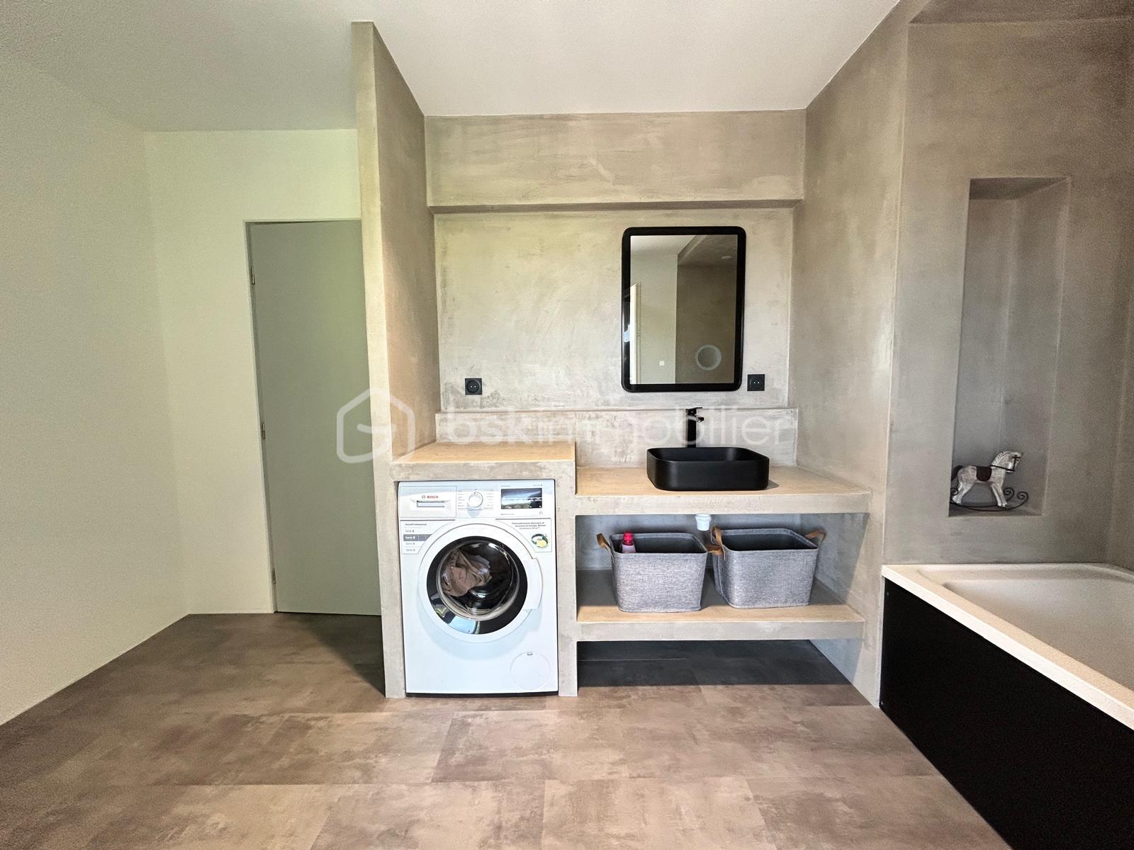 Maison contemporaine de 164 m² - SDBBIS.jpg