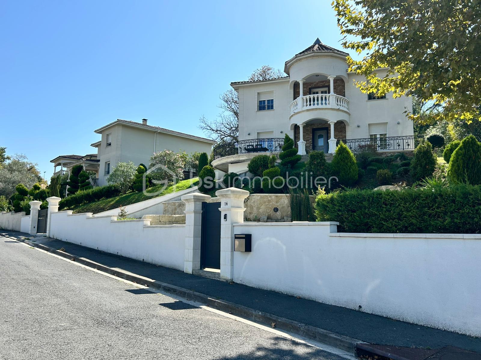 Maison contemporaine de 164 m² - OZNVELLE PHOTO EXT PORTILLON.jpg