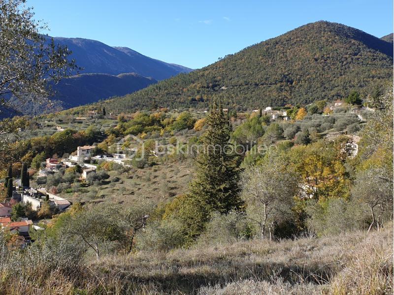 Terrain de 1 523 m²