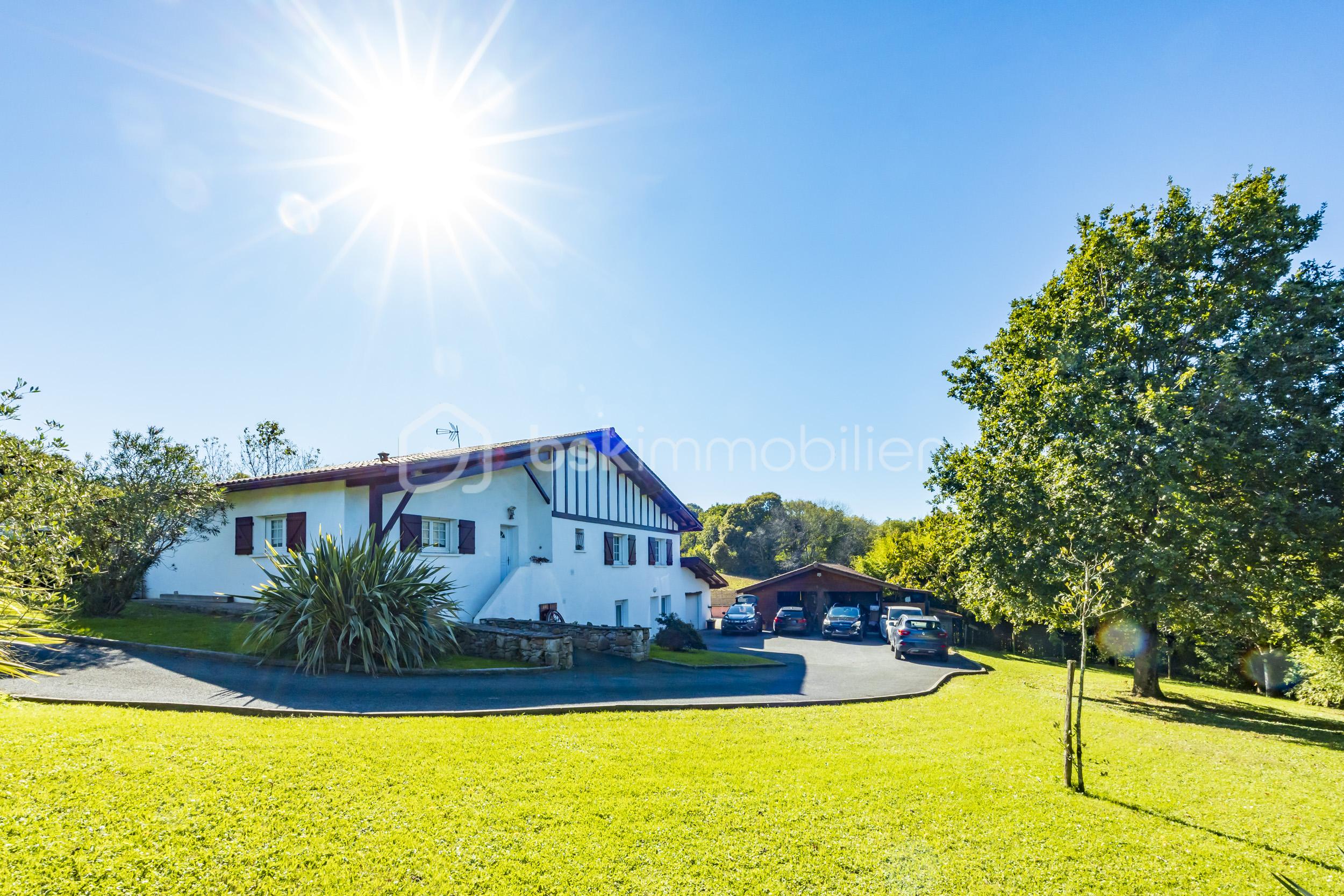 Maison 9 pièces 250 m² · à Urrugne · 250 m² · 699 000 €
