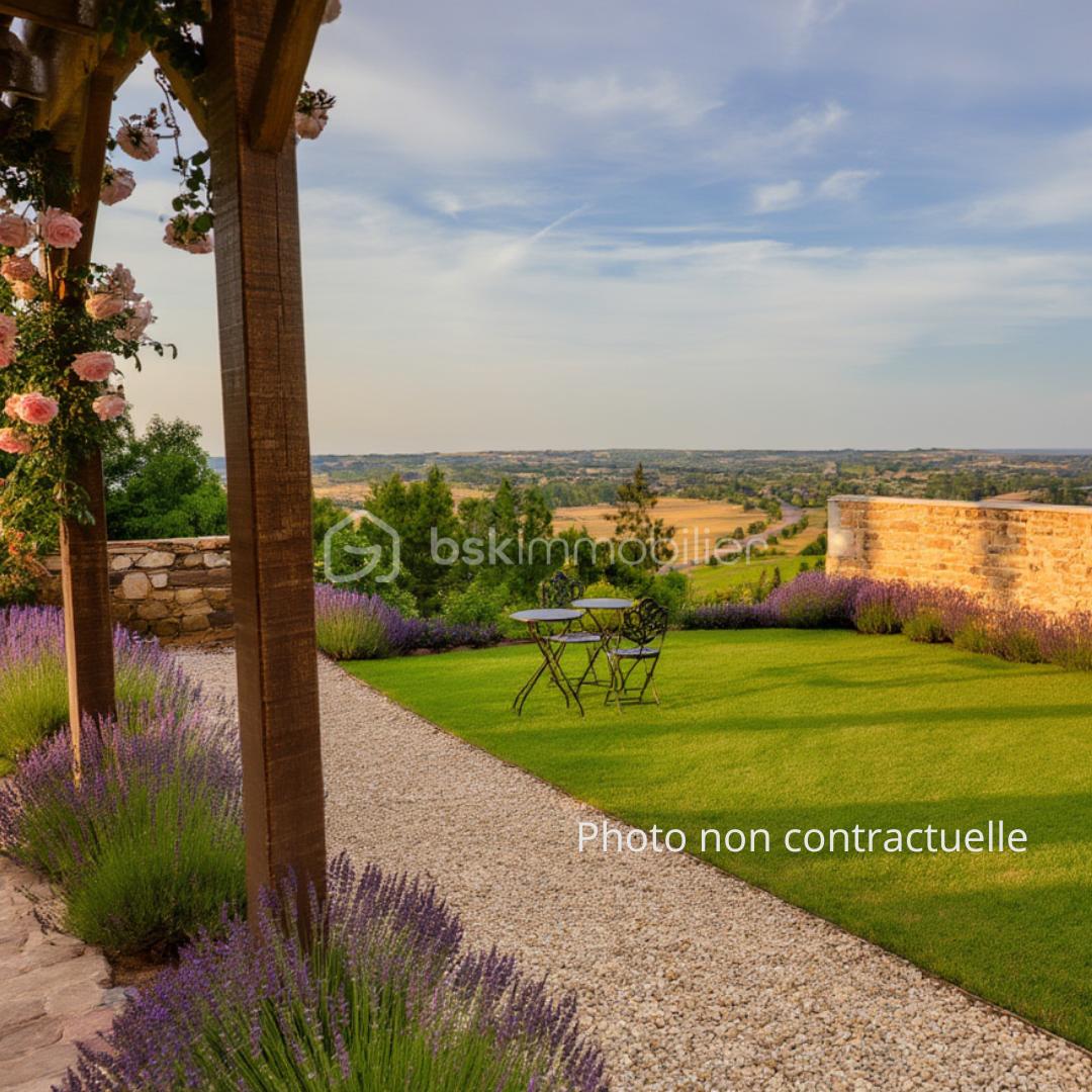 Maison ancienne de 215 m² - jardin non contractuelle .png