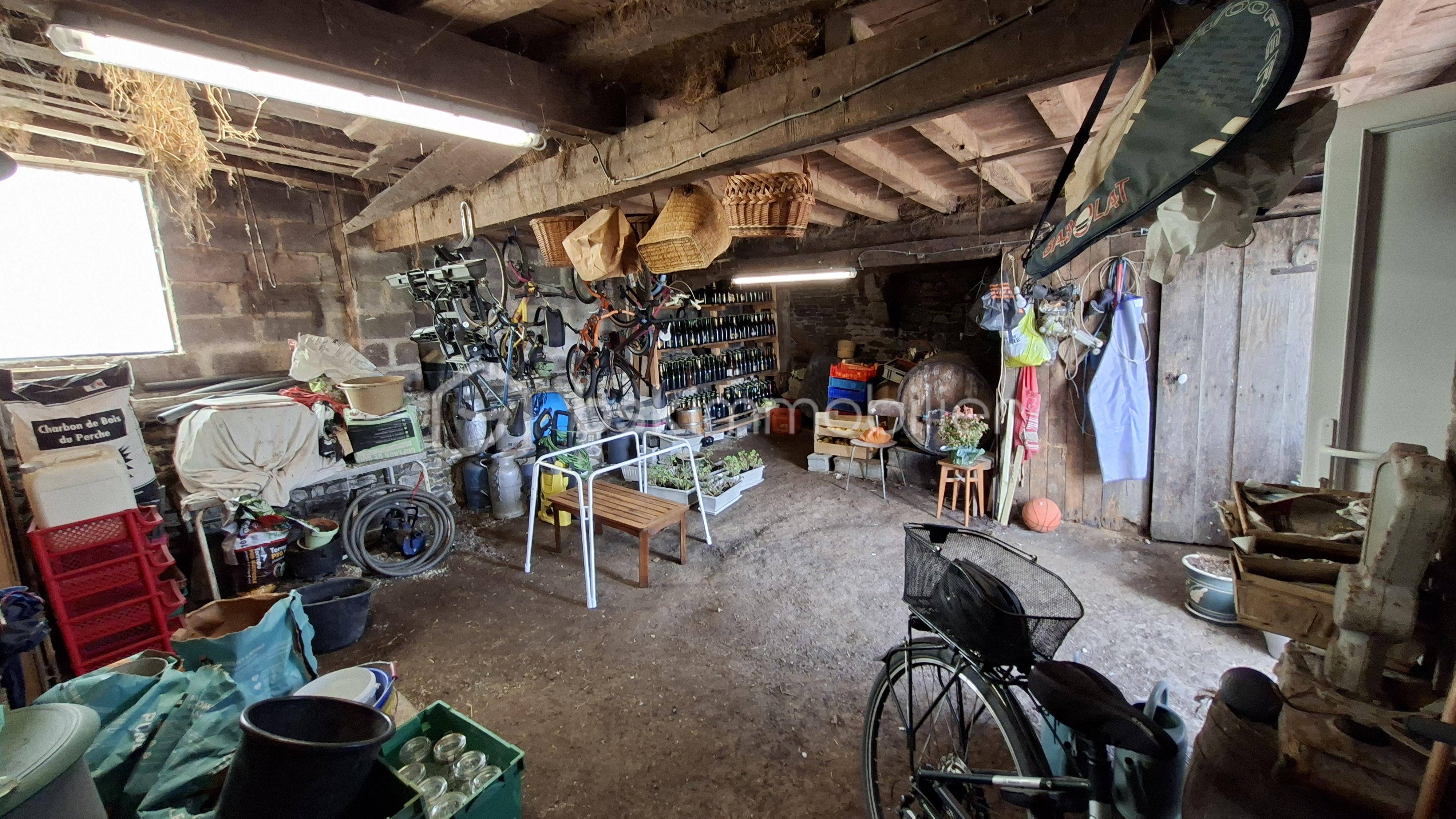 BOU espace rangement vers cheminée.jpg