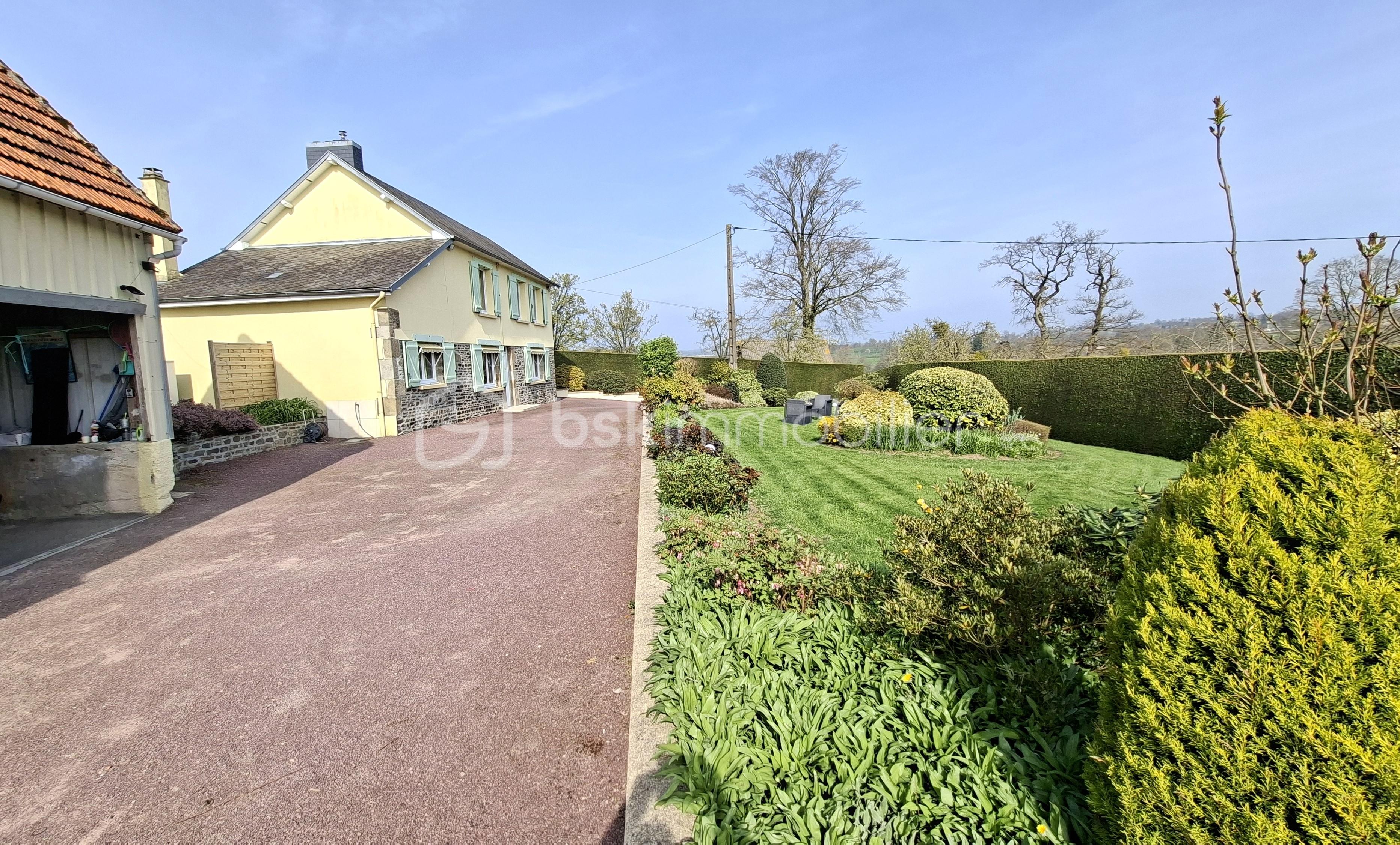 BOU terrain avant ple 3 vers entrée .jpg