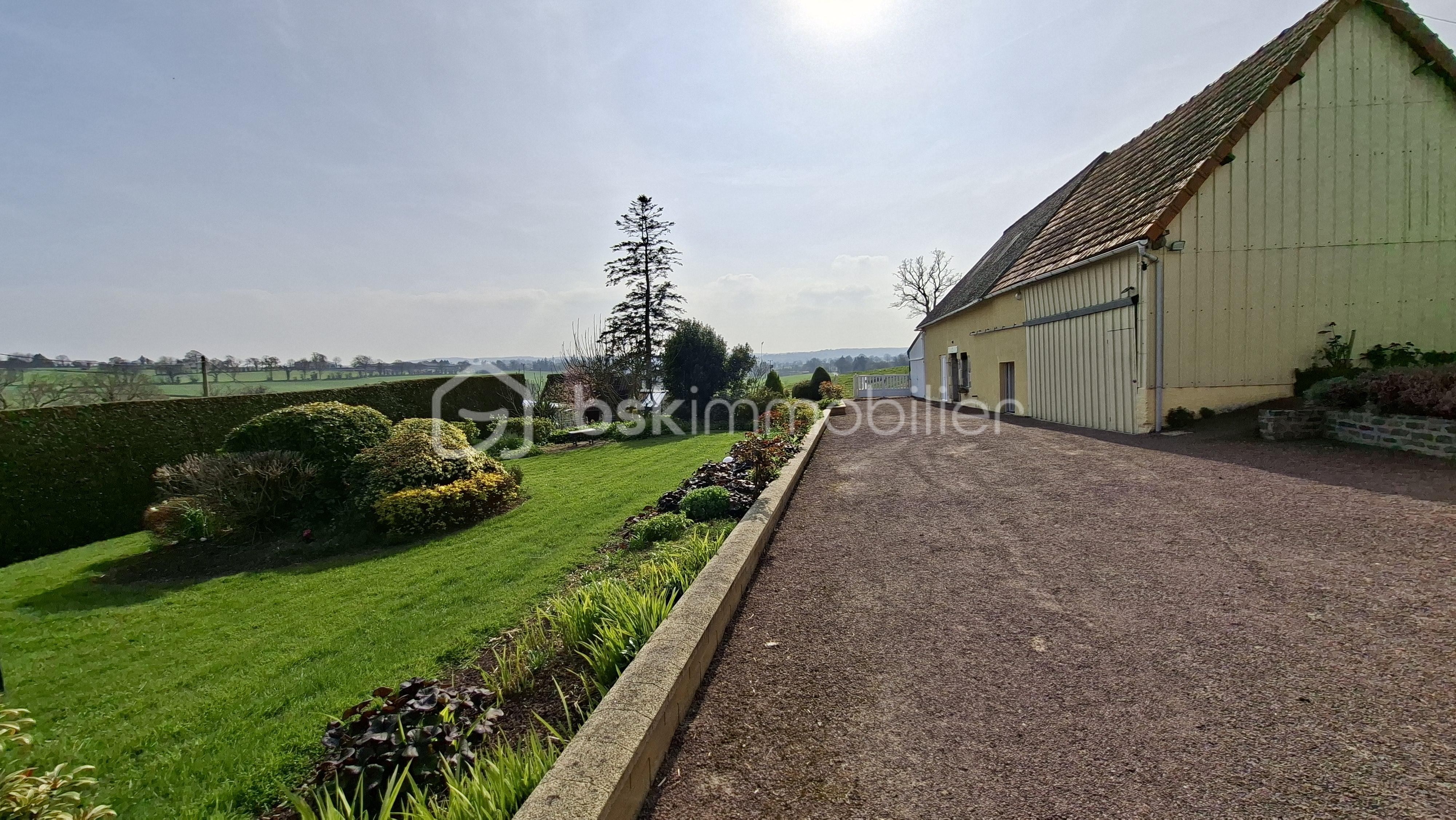 BOU terrain avant 3 vers portail dépendance.jpg