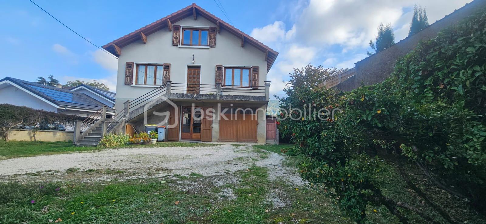 Maison de 235 m² - 379be022-02f3-4b6a-ad06-f82739947eab.jpeg
