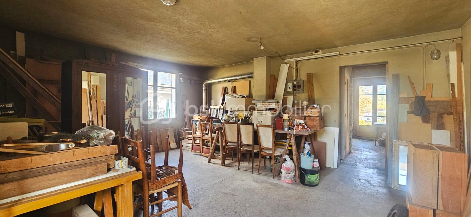 Maison de 235 m² - efba9337-fc96-485b-a961-dbfc85b85259.jpeg