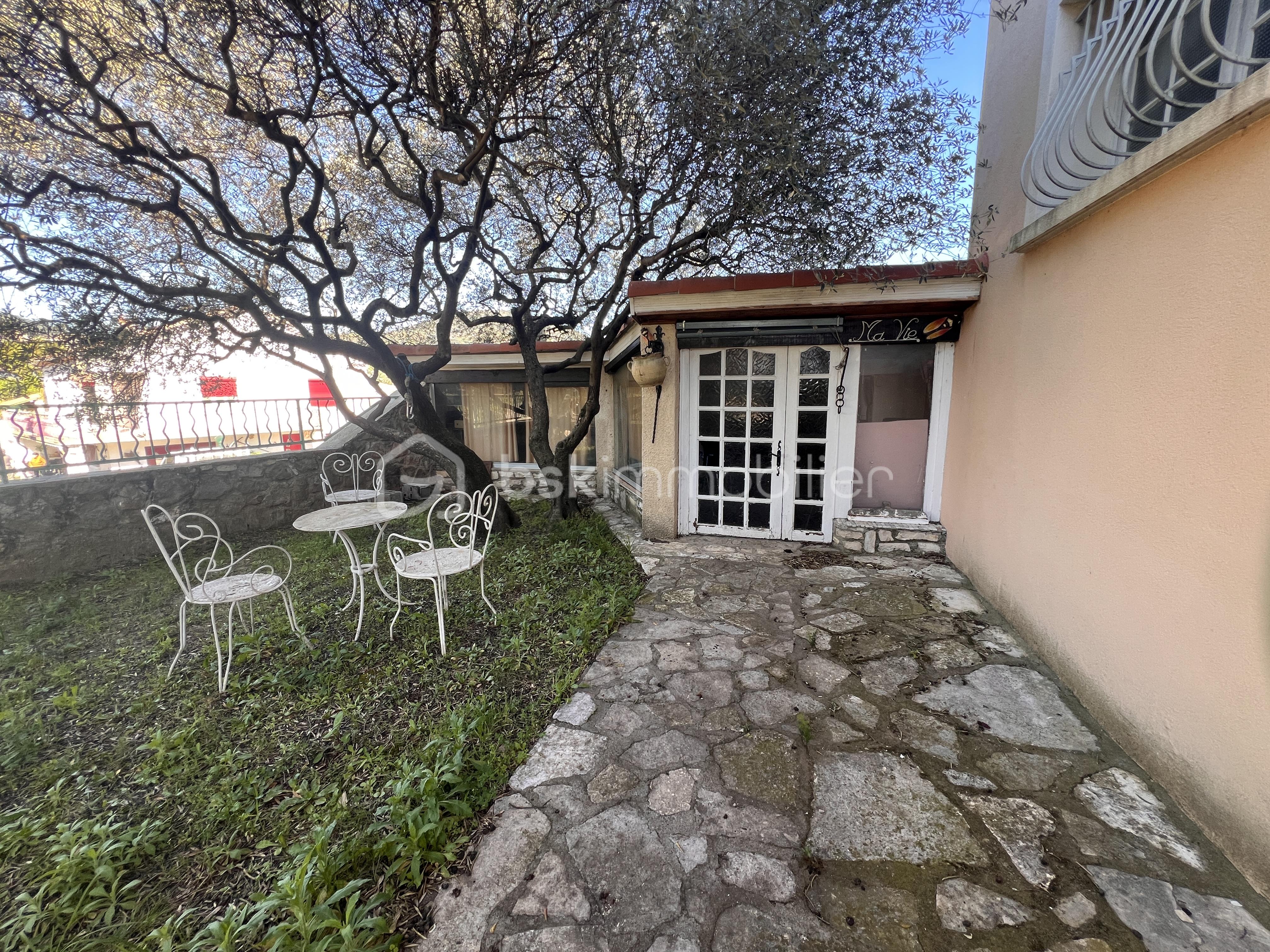 Extérieur entrée atelier.JPG