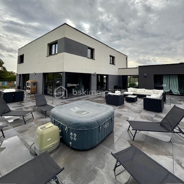 Maison de 330 m² - dehors.jpg