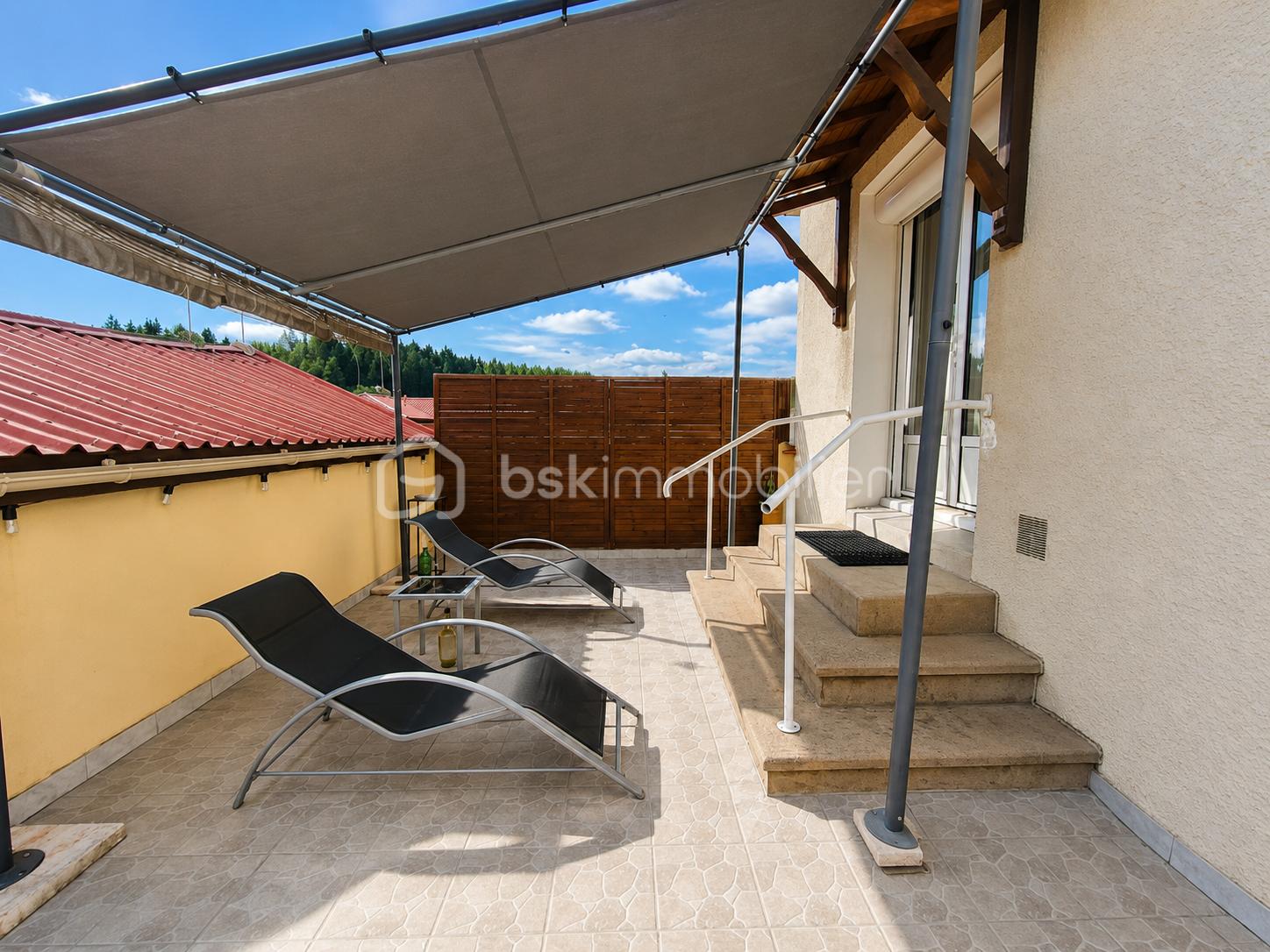 Terrasse arrière maison.png