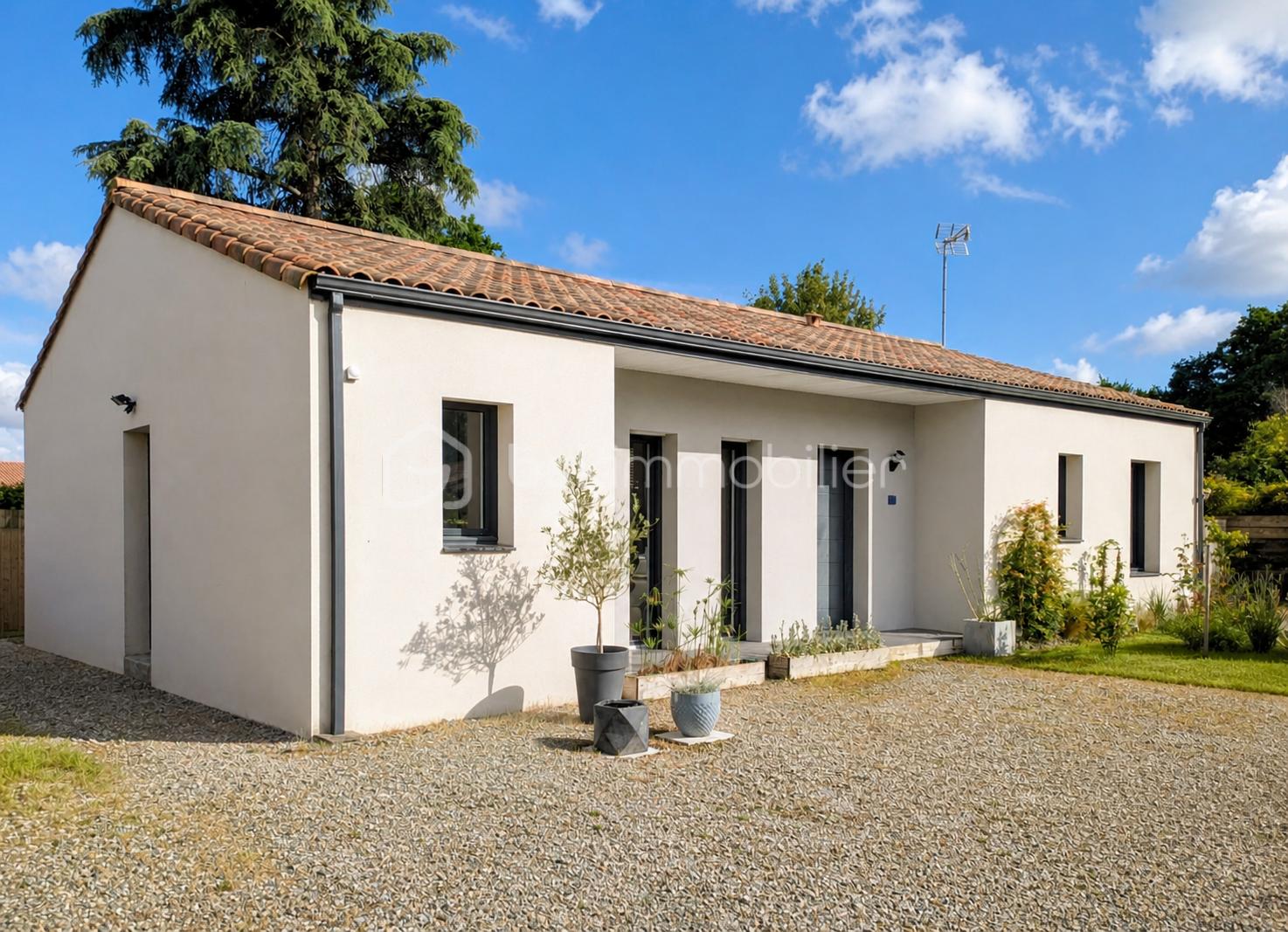 Maison 4 pièces 800 m² · à L'Herbergement · 800 m² · 249 500 €