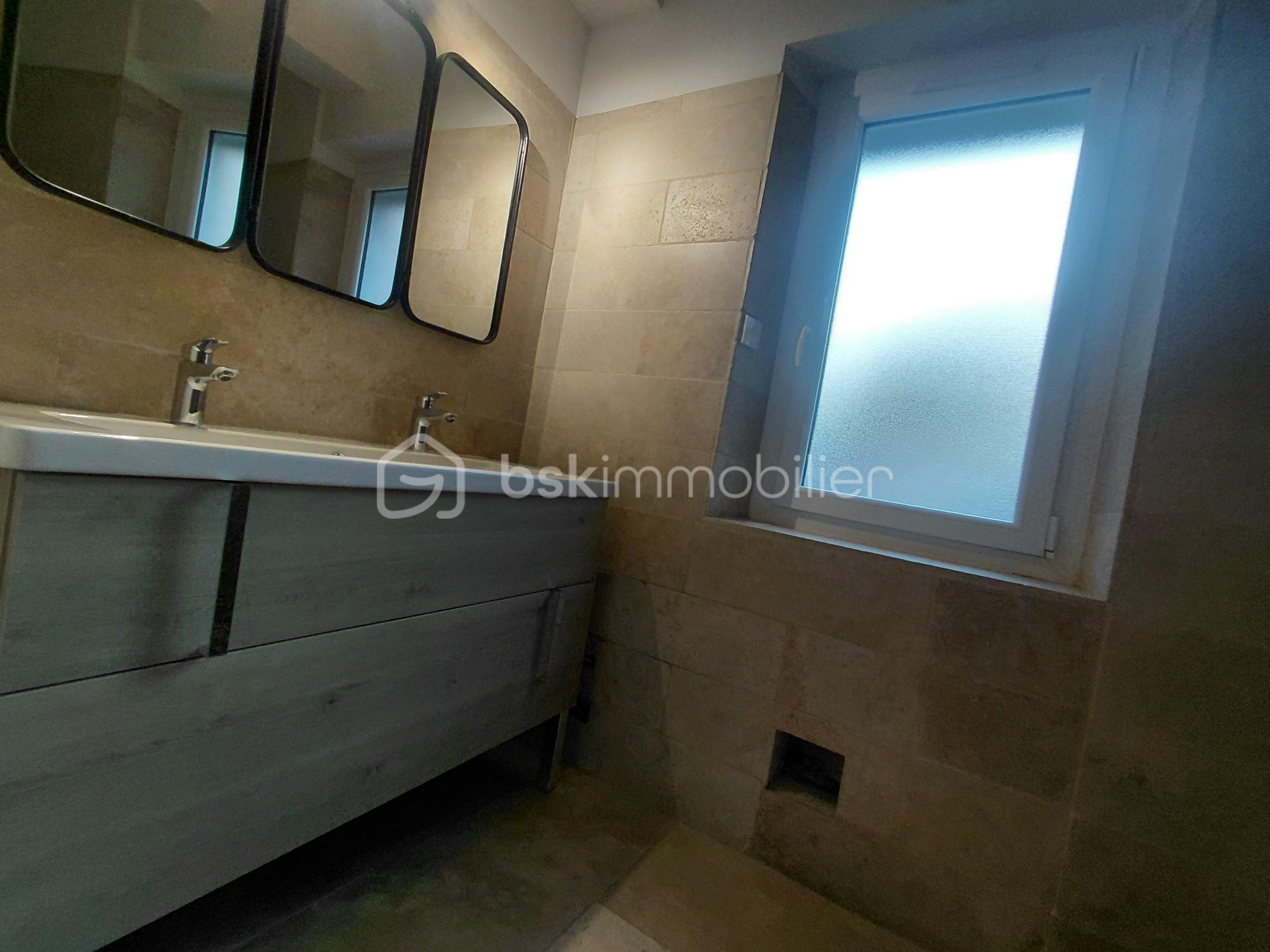 salle d'eau vue double vasque.jpg