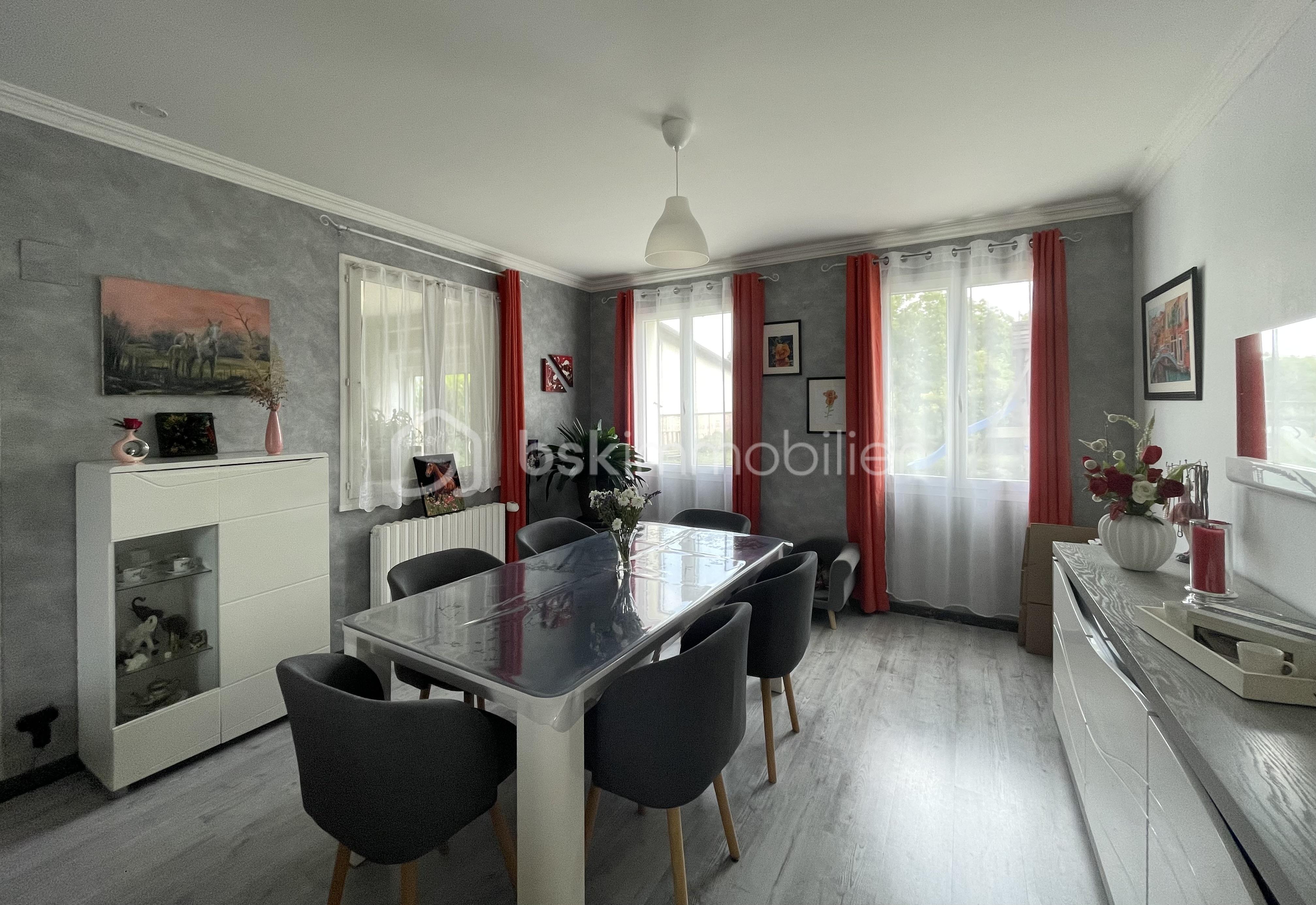 Propriete de 275 m² - salle à manger .jpg