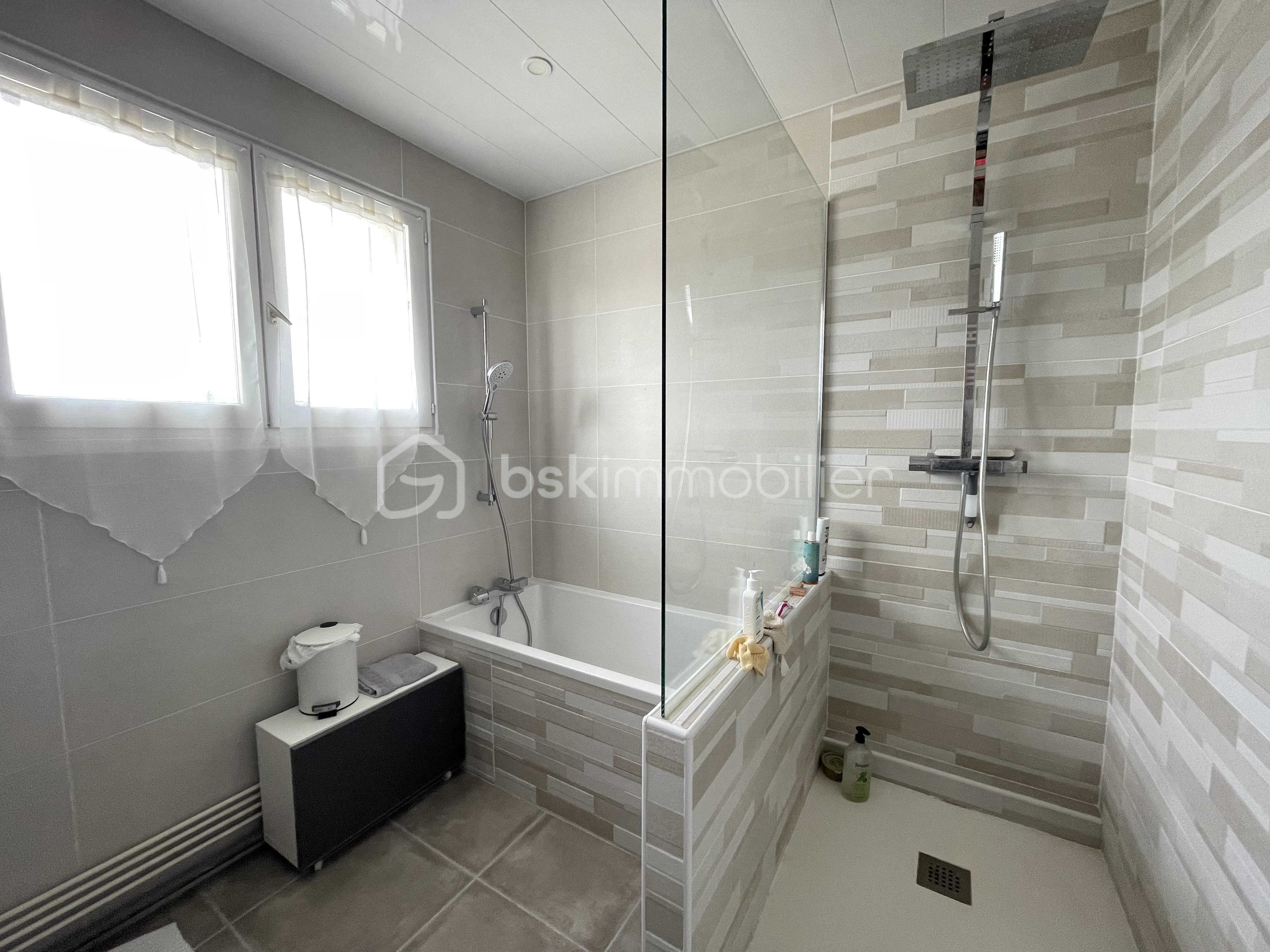 Propriete de 275 m² - salle de bain .jpg