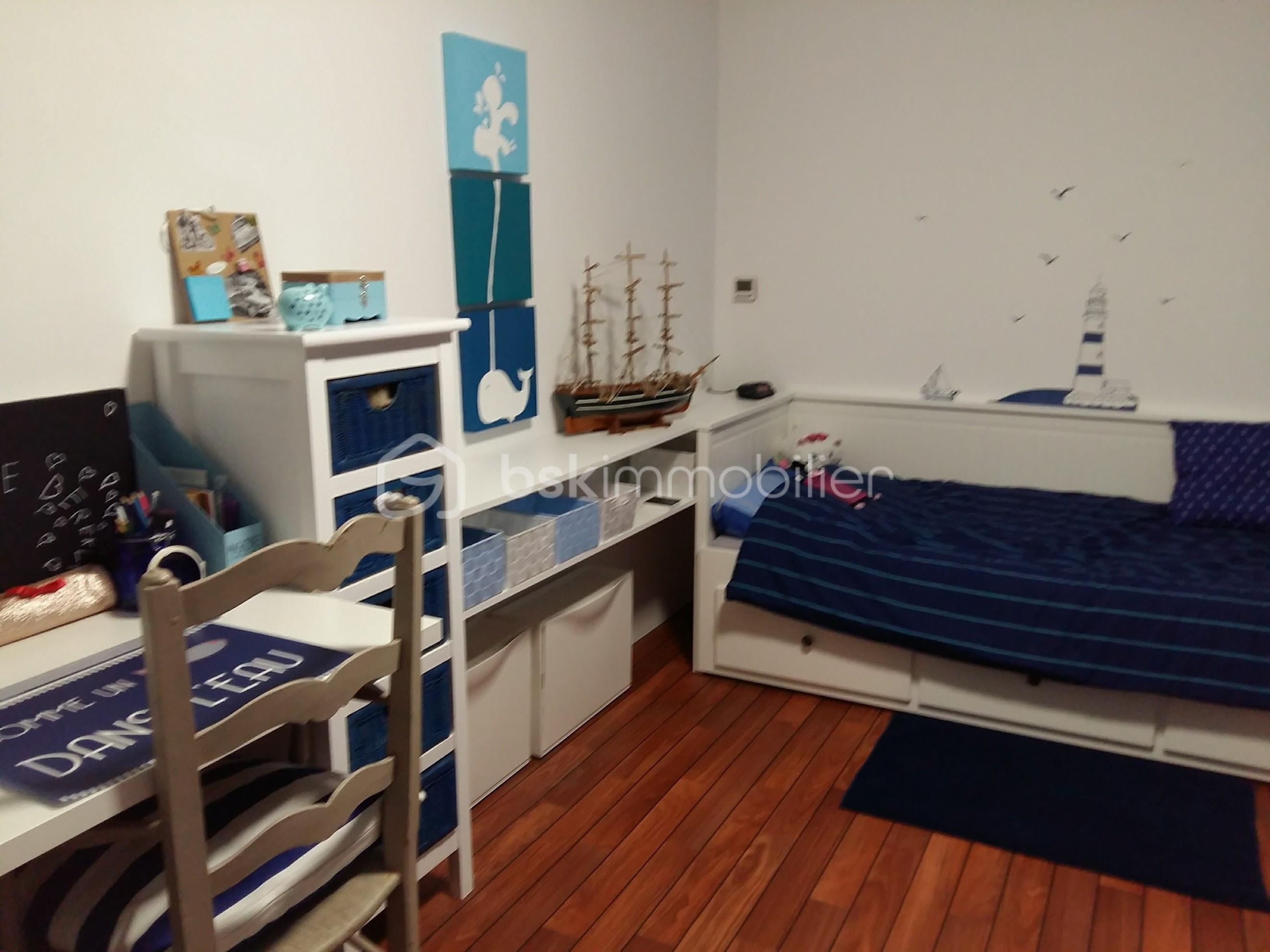 Propriete de 275 m² - chambre enfant.jpg