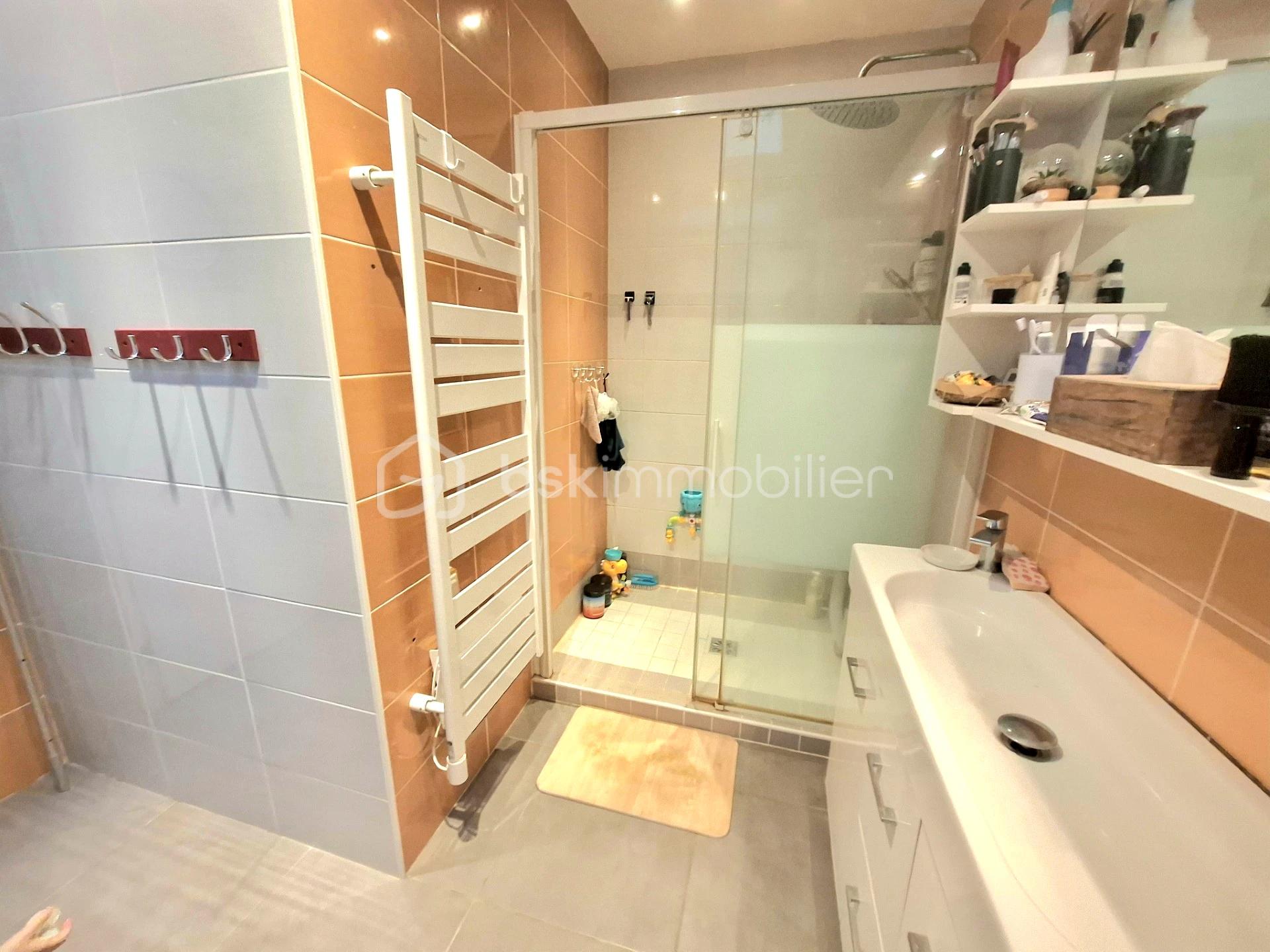 Maison de 99 m² - SDB2.jpg