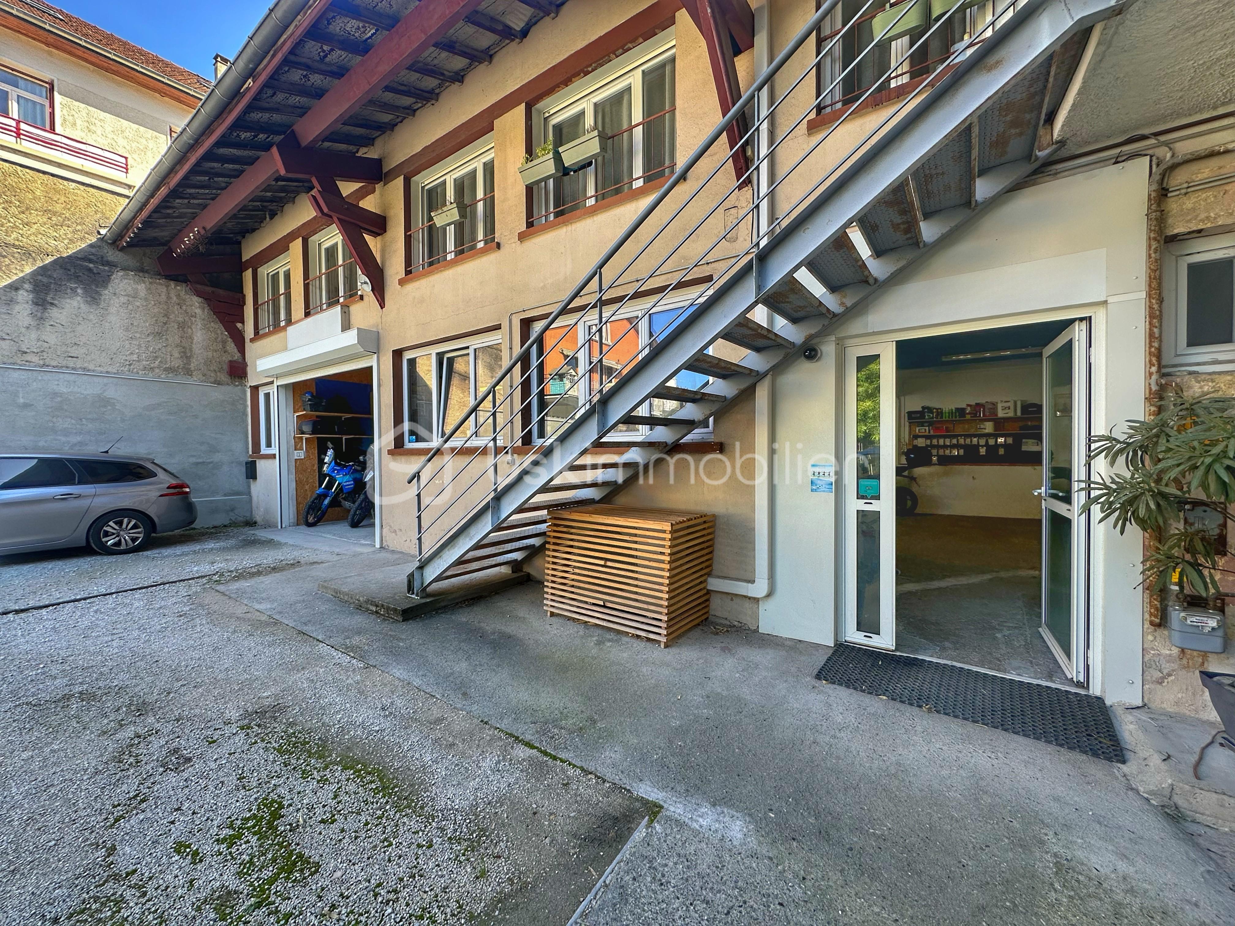 Local d activites de 145 m² - 18868e1e-f144-440f-bdf0-51293f8eea3f.jpg