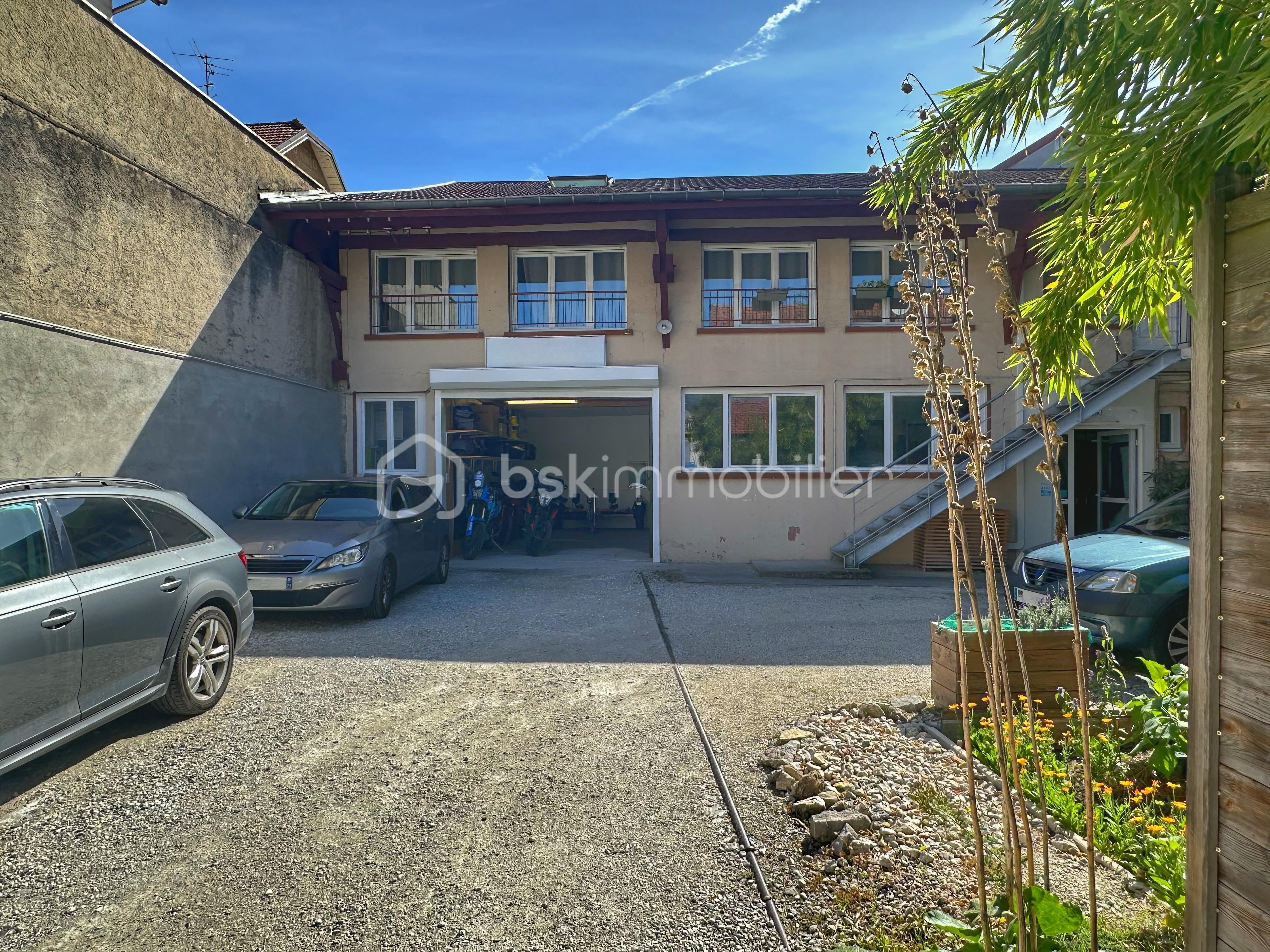Local d activites de 145 m² - 90677b17-3dab-4b2c-99f2-8bf15a0747b8.jpg