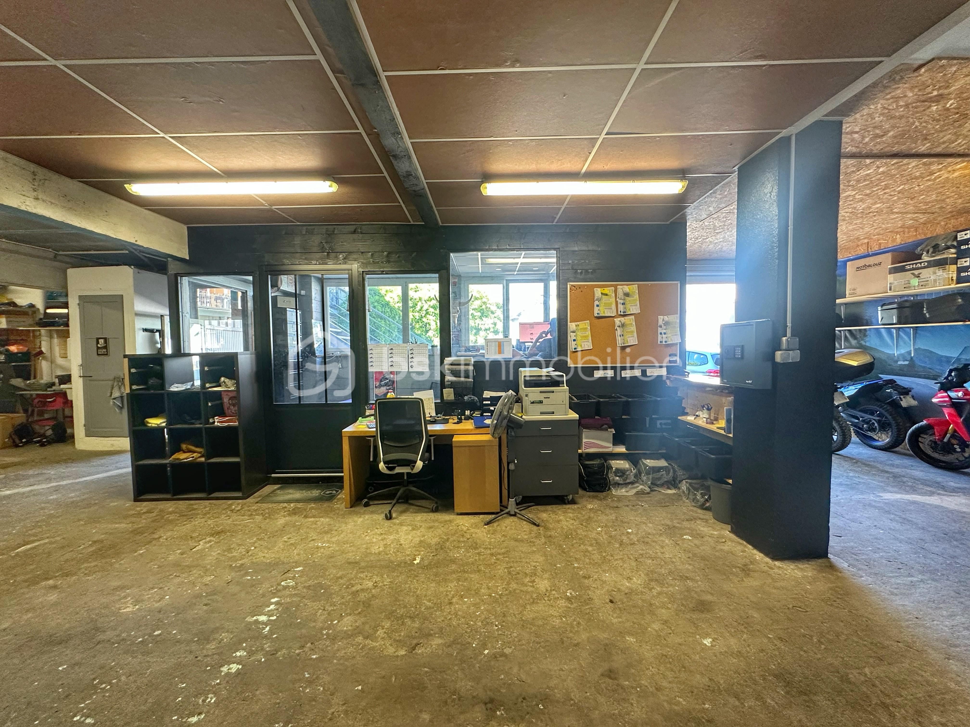 Local d activites de 145 m² - d0e6c344-3450-4a86-a152-cee2ba864997.jpg