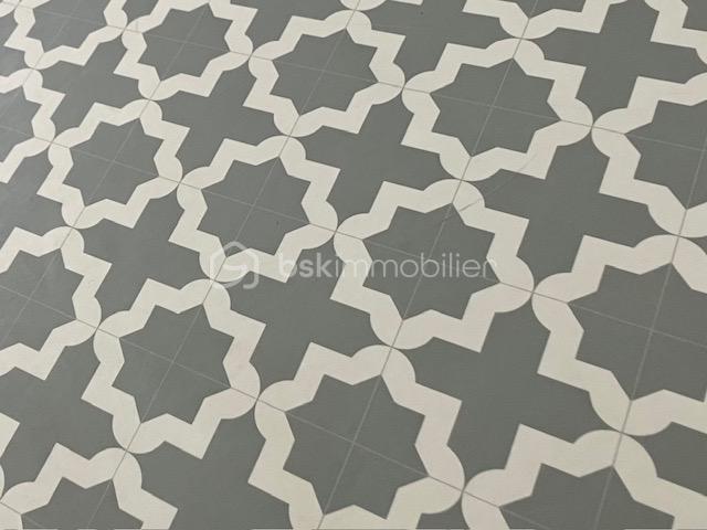 Immeuble de 190 m² - buret 2 SOL salle de bains.jpg