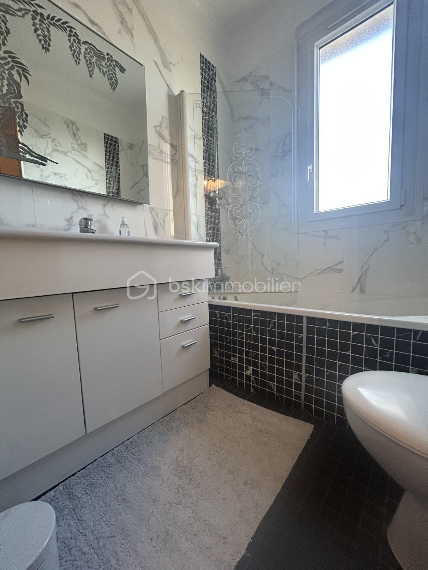 Maison de 86 m² - PHOTO 26 SDB ET WC.jpg