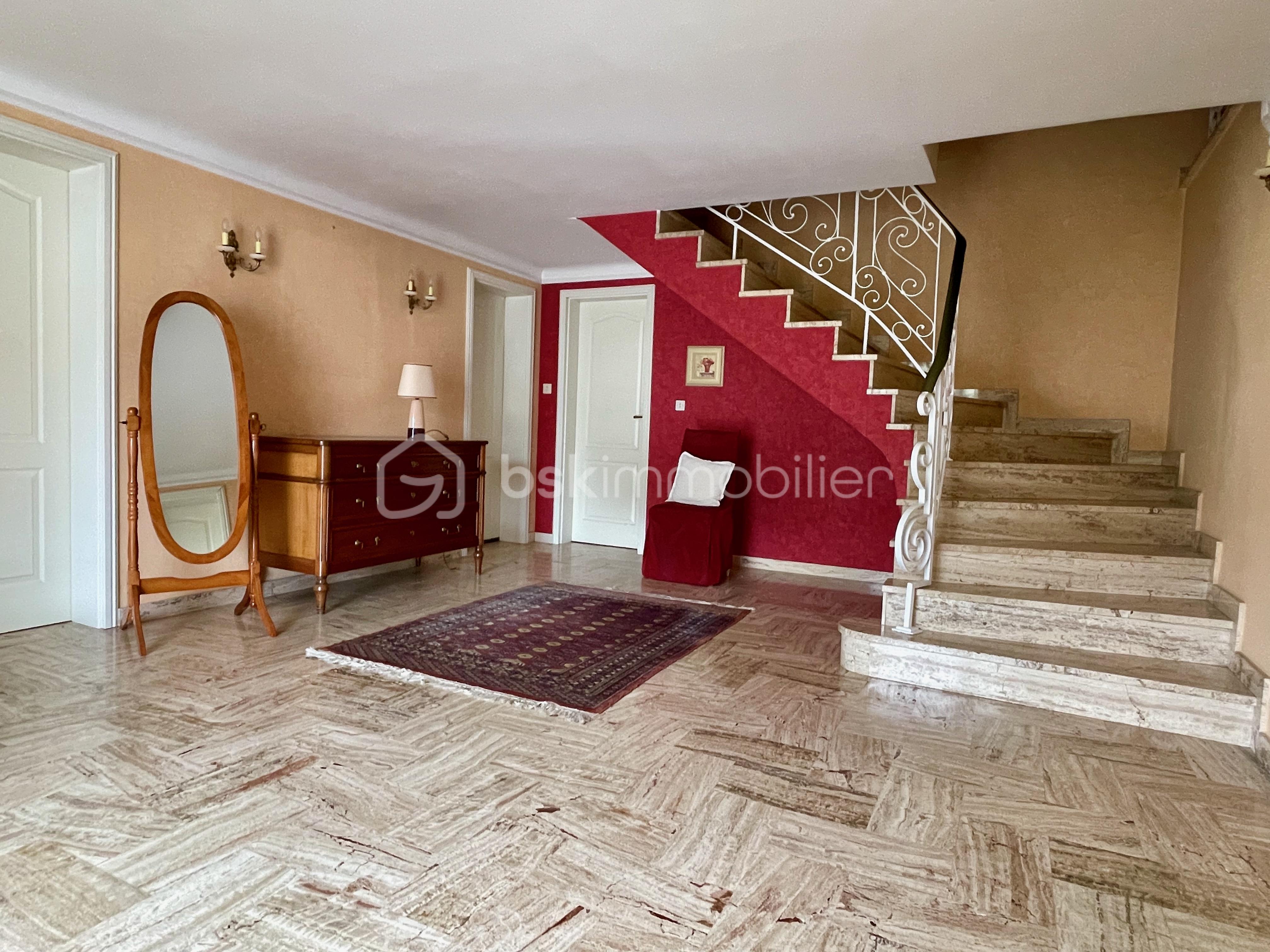 Maison de 214 m² - Hallrdc.jpeg