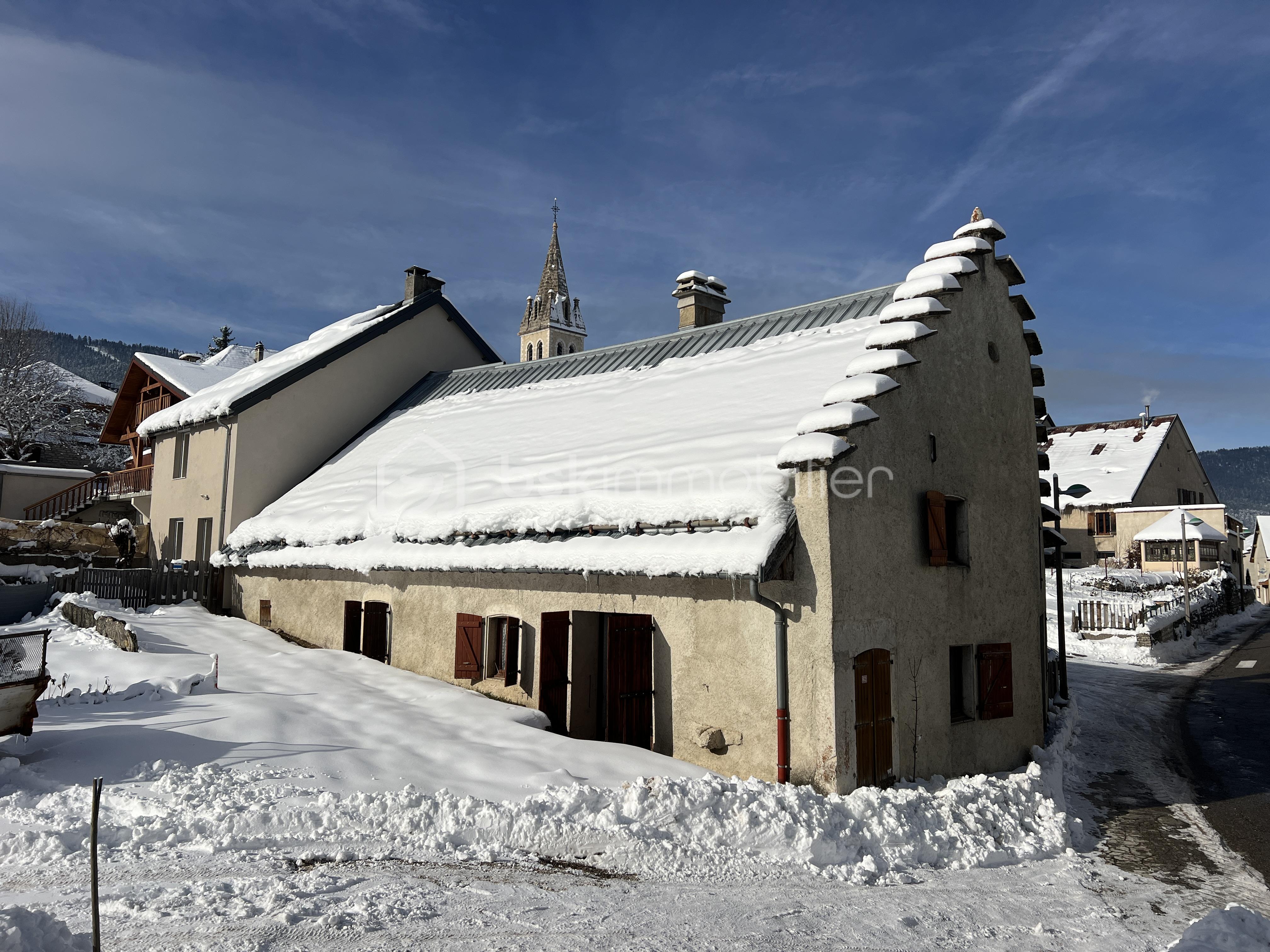 Maison ancienne de 120 m² - vue-de-quart-éloignée.JPG