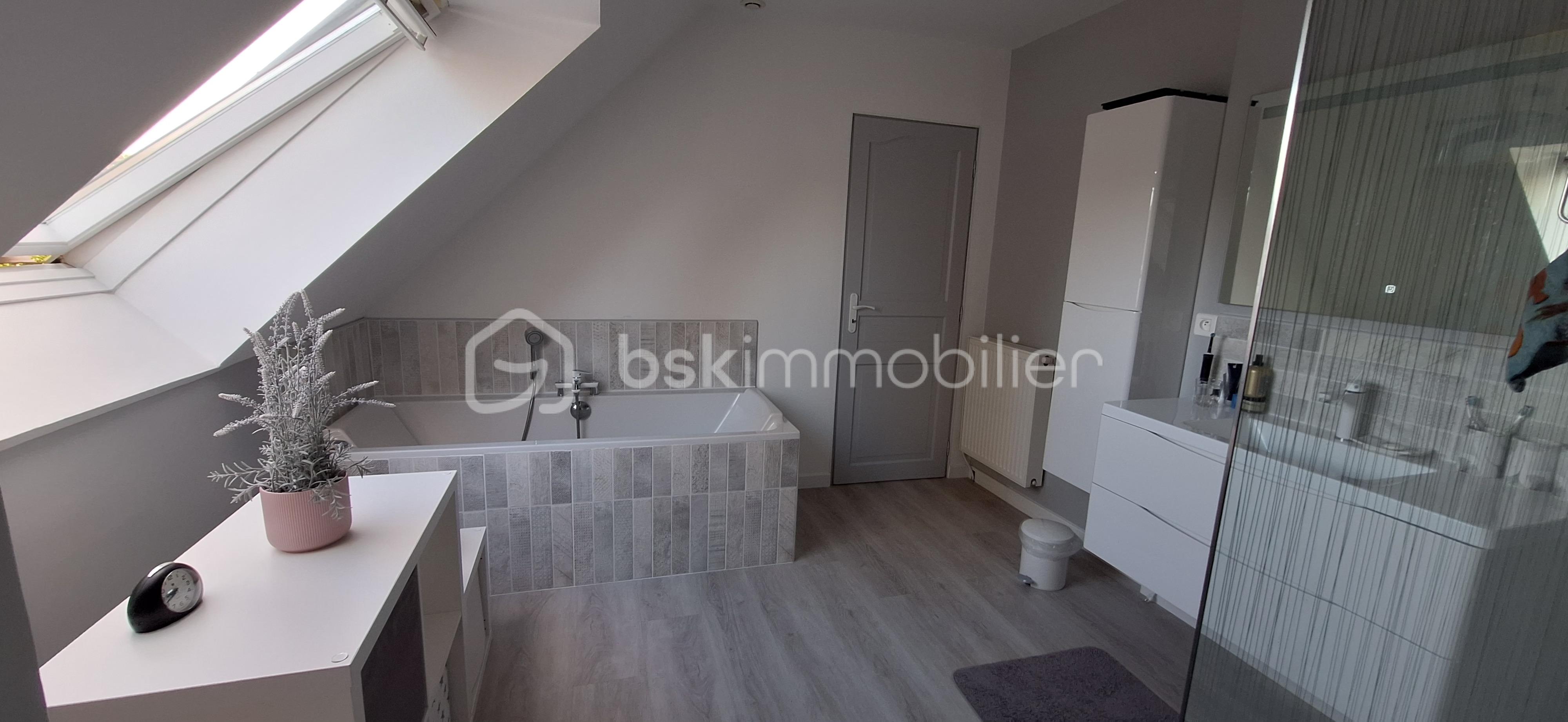 Maison traditionnelle de 194 m² - SdB Etage 1.jpg