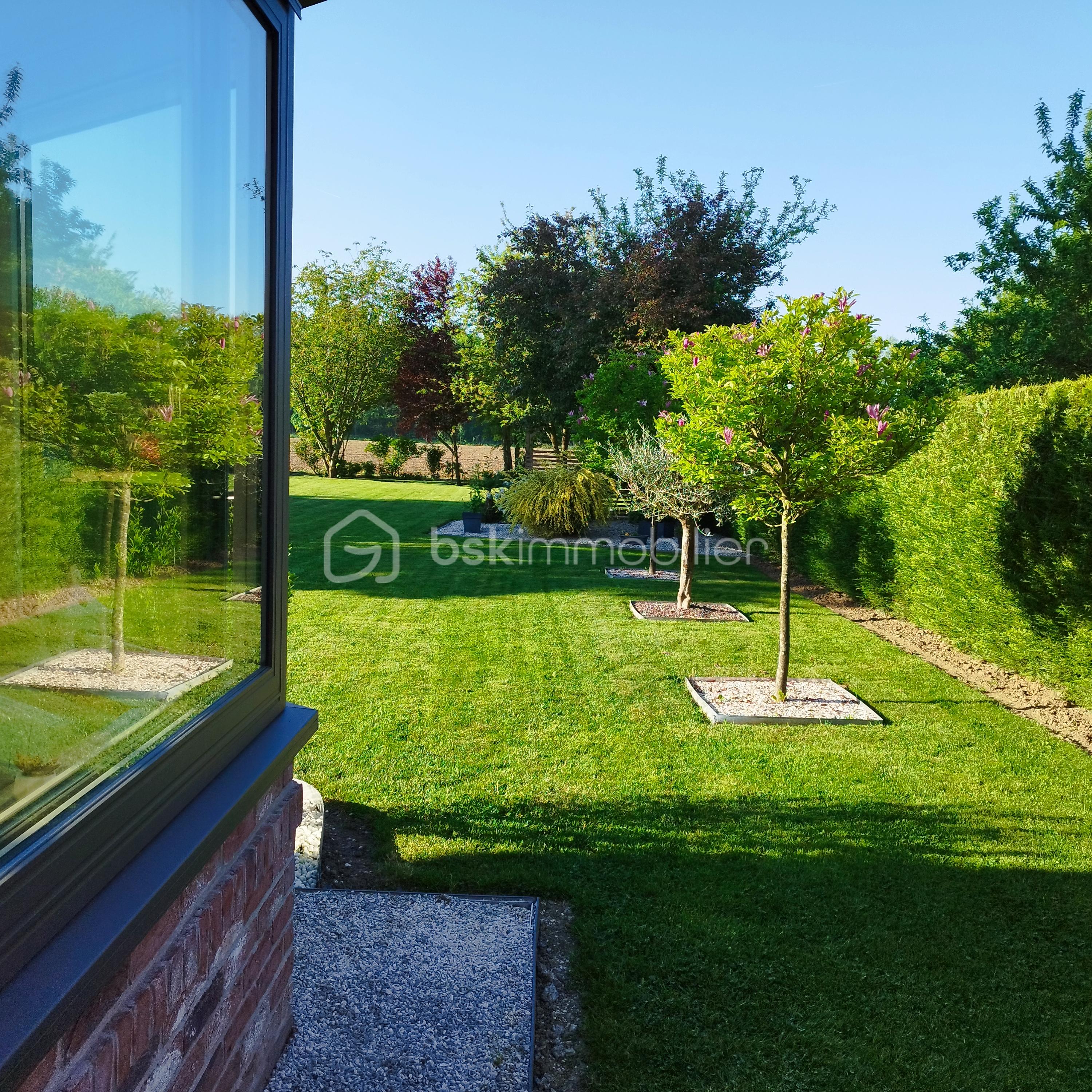 Maison traditionnelle de 194 m² - Jardin 2.jpg