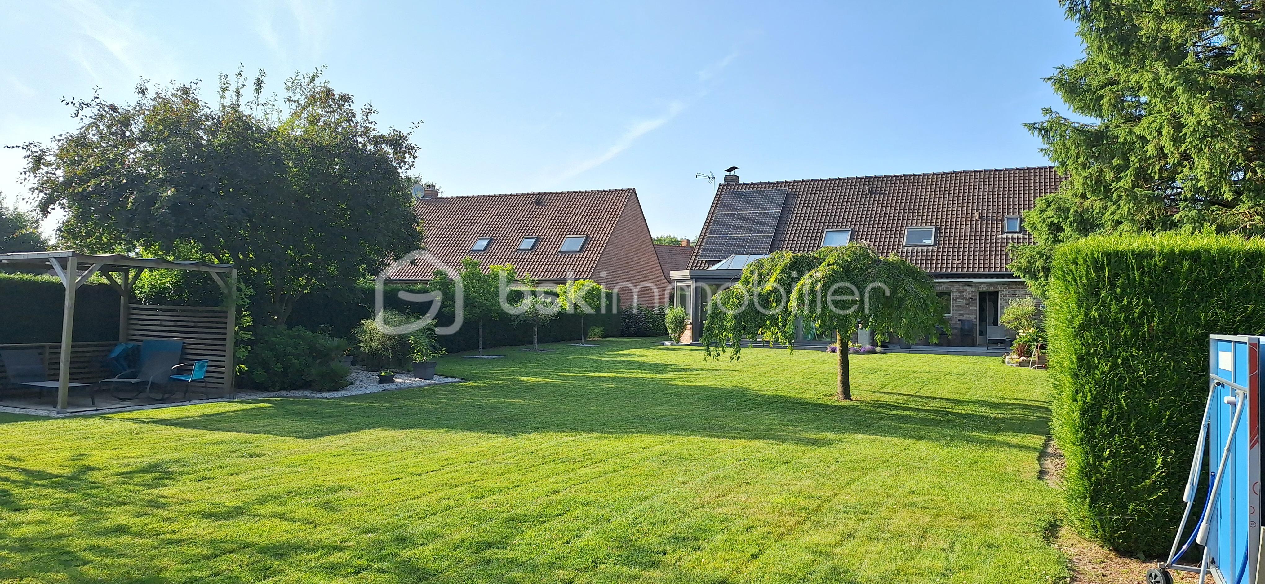 Maison traditionnelle de 194 m² - Jardin arriere.jpg