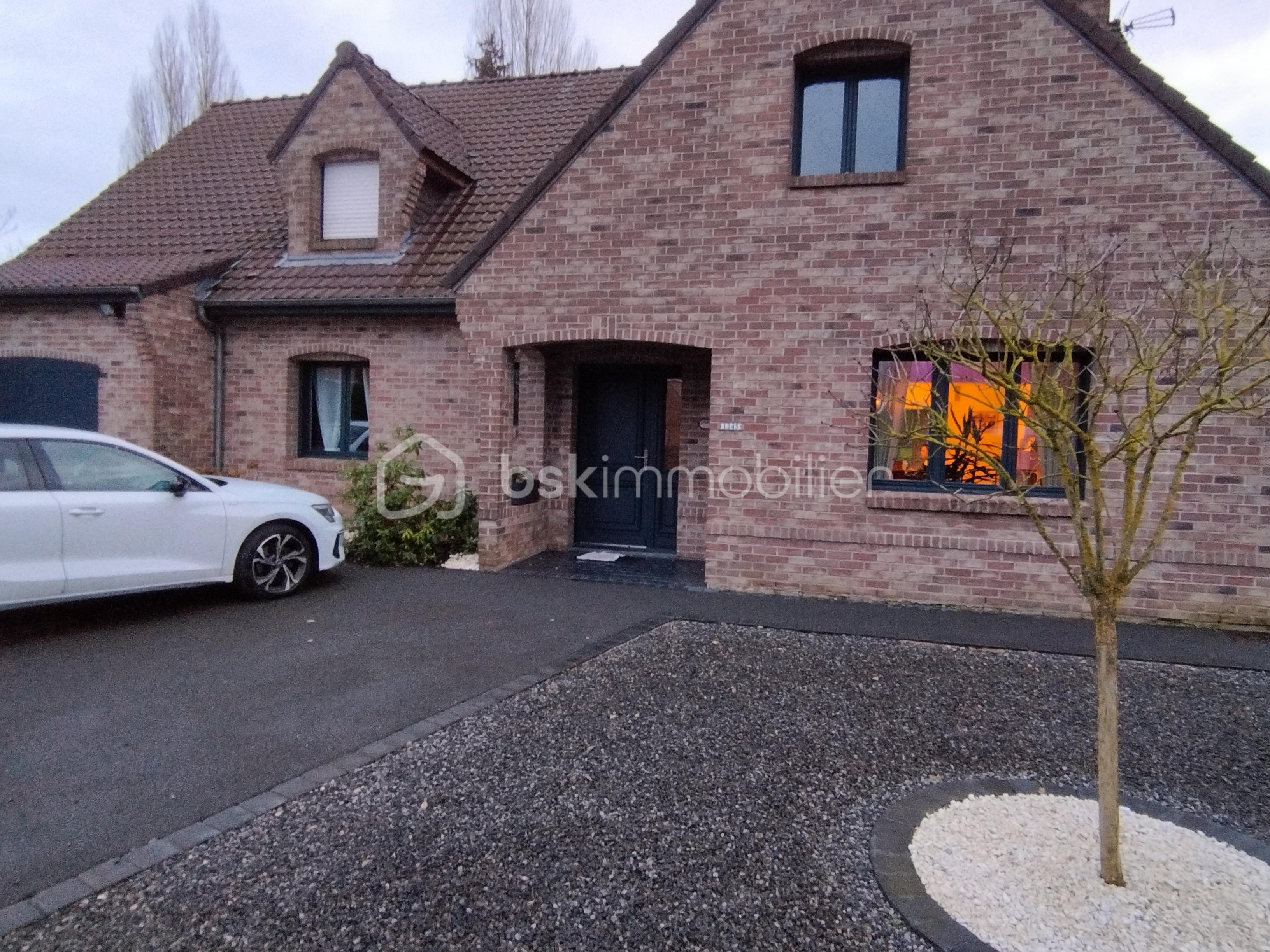 Maison traditionnelle de 194 m² - Façade.jpg