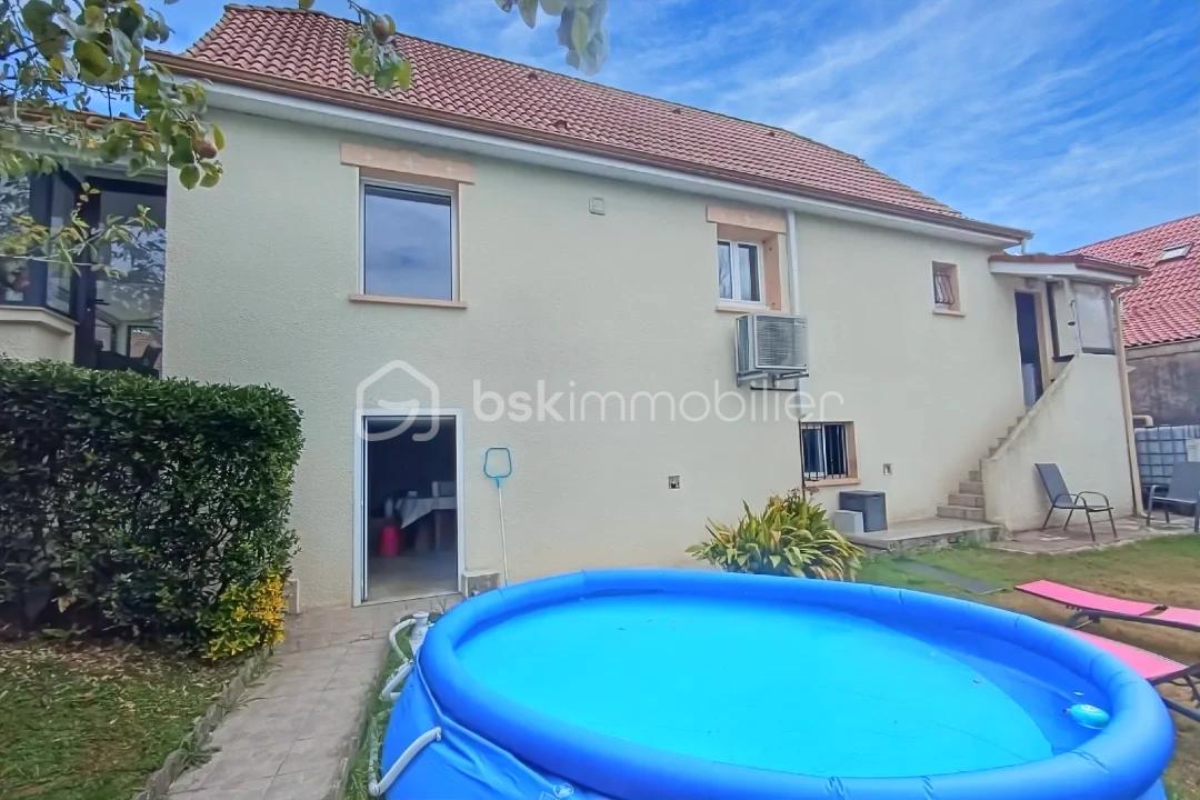 Maison de 135 m² - hoqi-b5352e6fbe664ced91909c994ad2bbea.jpg