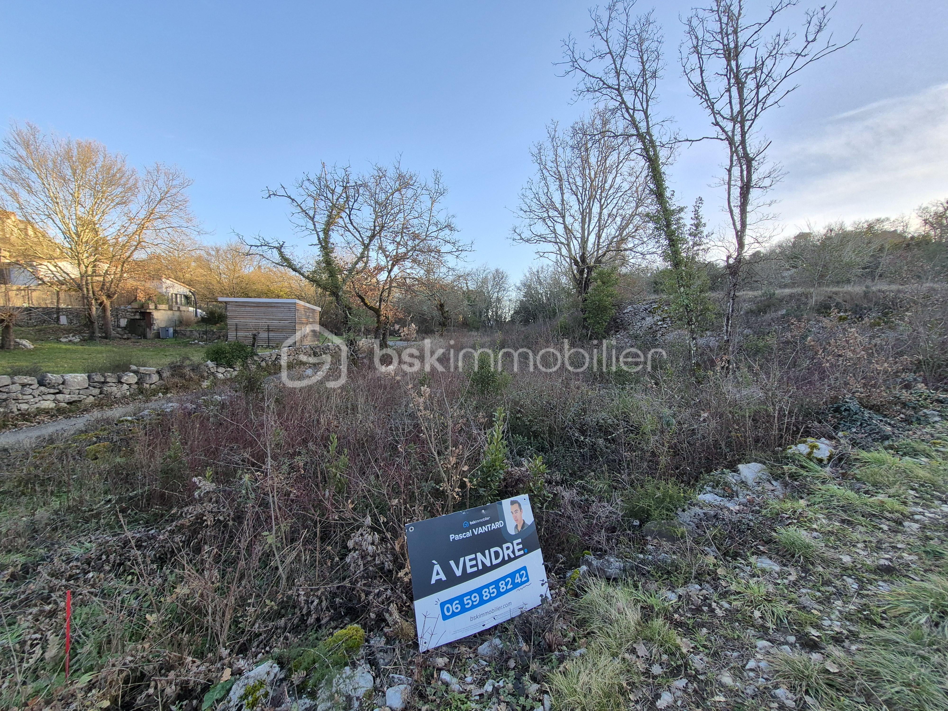 Terrain de 1 100 m²